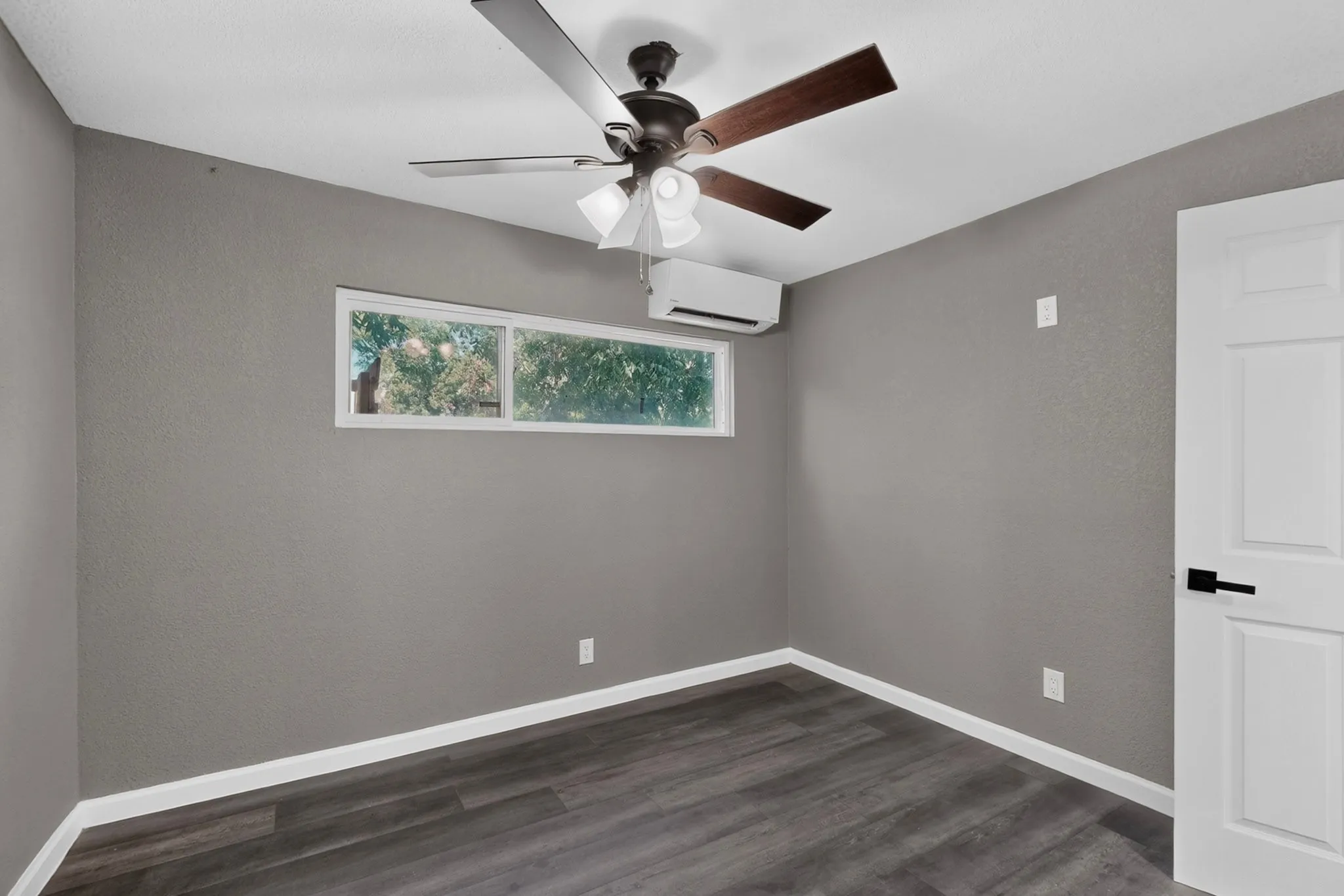 Single Family Residence For Sale in Dallas County , 429 S Walker Street, Mesquite, Texas 75149, 4 Bedroom, 3 Bathroom, Garage spaces, 1,450 Sqft, built in 1940, mls#21365680, Real Estate Agent in Mesquite, Homes For Sale in Dallas county, Homes For Sale in Mesquite, Realtor in Mesquite Texas, Real Estate Brokerage Independent Realty Texas, Luminita Cordes Realtor
