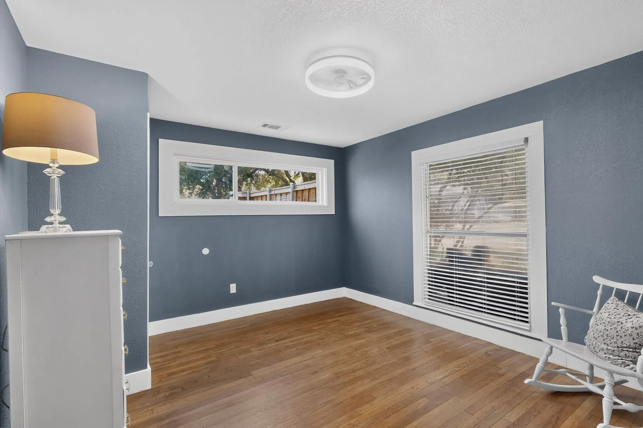 Single Family Residence For Sale in Dallas County , 429 S Walker Street, Mesquite, Texas 75149, 4 Bedroom, 3 Bathroom, Garage spaces, 1,450 Sqft, built in 1940, mls#21365680, Real Estate Agent in Mesquite, Homes For Sale in Dallas county, Homes For Sale in Mesquite, Realtor in Mesquite Texas, Real Estate Brokerage Independent Realty Texas, Luminita Cordes Realtor