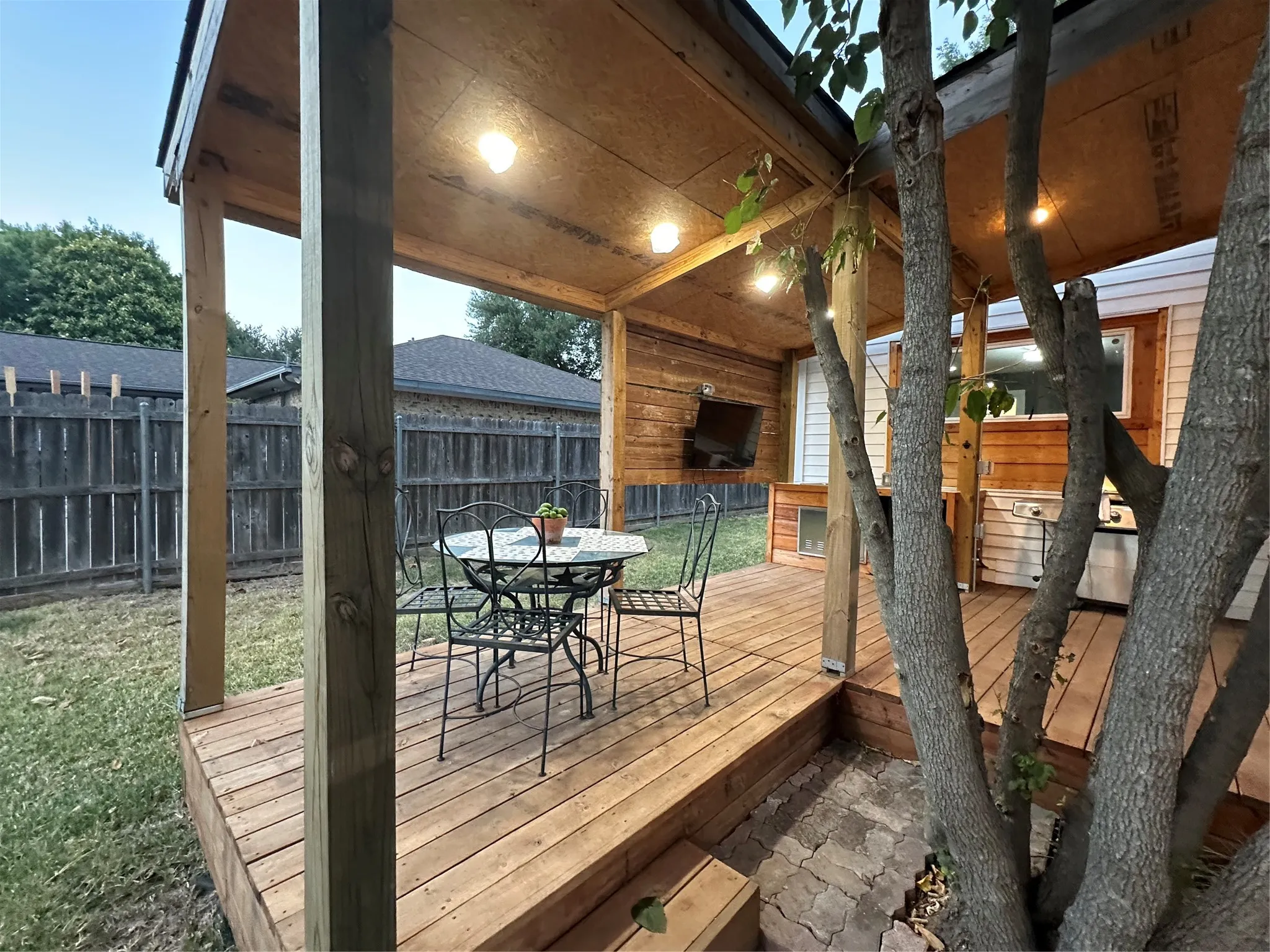 Single Family Residence For Sale in Dallas County , 429 S Walker Street, Mesquite, Texas 75149, 4 Bedroom, 3 Bathroom, Garage spaces, 1,450 Sqft, built in 1940, mls#21365680, Real Estate Agent in Mesquite, Homes For Sale in Dallas county, Homes For Sale in Mesquite, Realtor in Mesquite Texas, Real Estate Brokerage Independent Realty Texas, Luminita Cordes Realtor