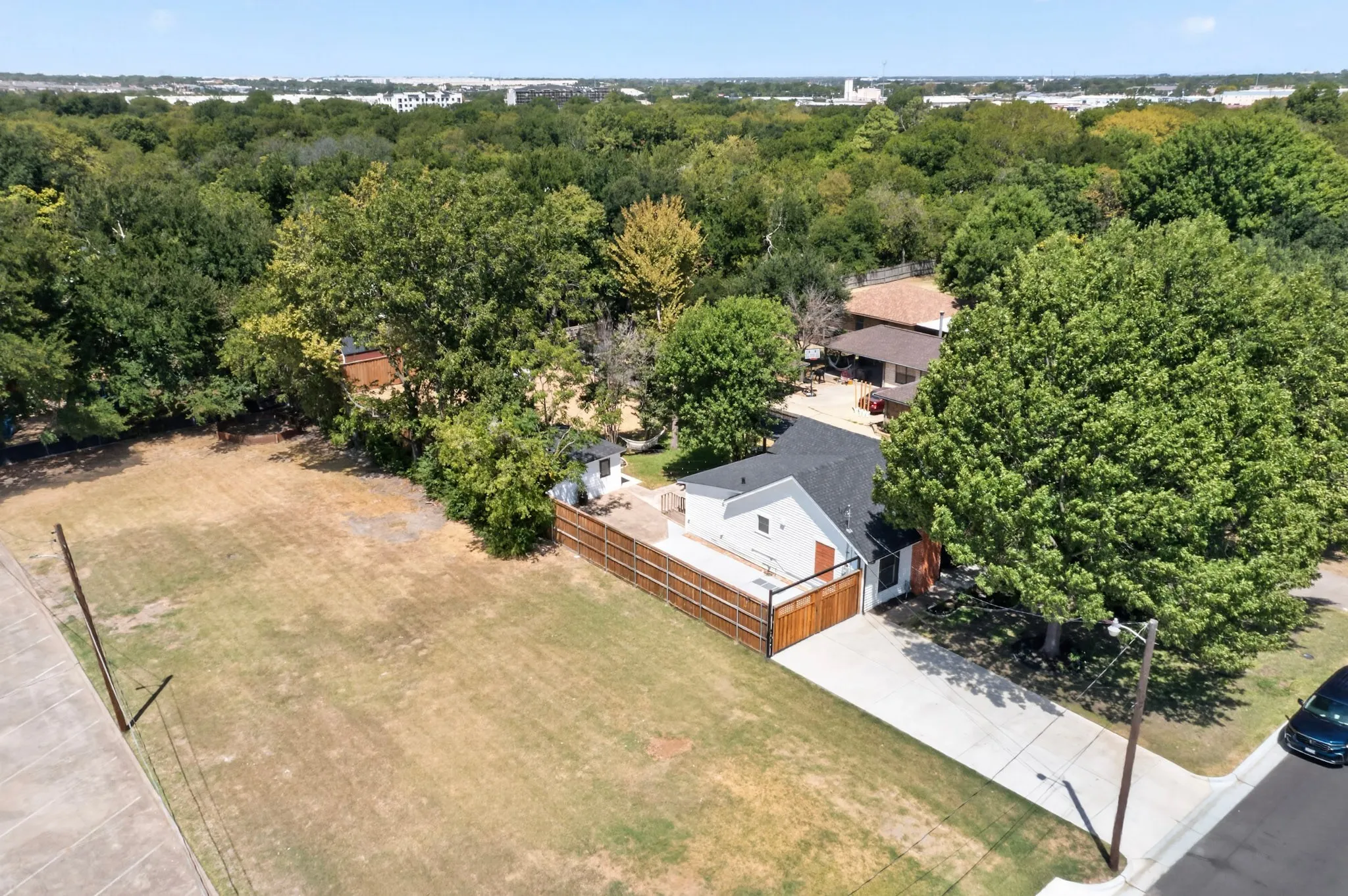 Single Family Residence For Sale in Dallas County , 429 S Walker Street, Mesquite, Texas 75149, 4 Bedroom, 3 Bathroom, Garage spaces, 1,450 Sqft, built in 1940, mls#21365680, Real Estate Agent in Mesquite, Homes For Sale in Dallas county, Homes For Sale in Mesquite, Realtor in Mesquite Texas, Real Estate Brokerage Independent Realty Texas, Luminita Cordes Realtor