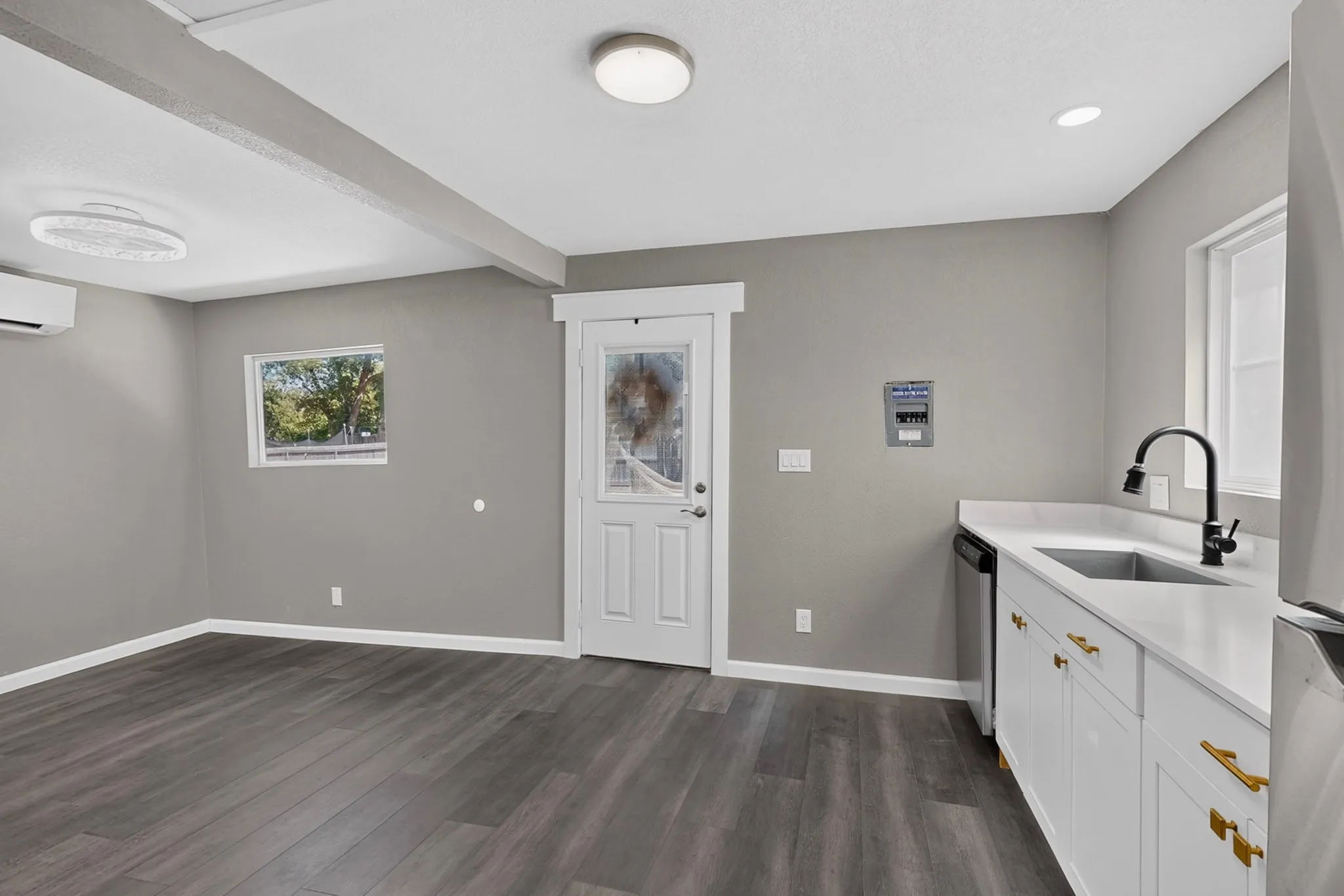 Single Family Residence For Sale in Dallas County , 429 S Walker Street, Mesquite, Texas 75149, 4 Bedroom, 3 Bathroom, Garage spaces, 1,450 Sqft, built in 1940, mls#21365680, Real Estate Agent in Mesquite, Homes For Sale in Dallas county, Homes For Sale in Mesquite, Realtor in Mesquite Texas, Real Estate Brokerage Independent Realty Texas, Luminita Cordes Realtor