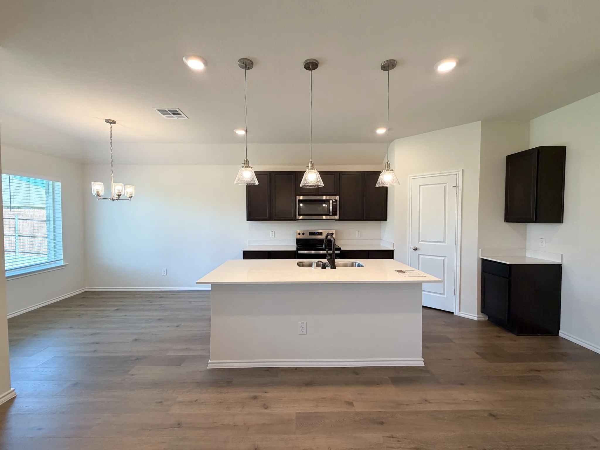 Single Family Residence For Rent in Ellis County , 369 Thoroughbred Street, Waxahachie, Texas 75165, 3 Bedroom, 2 Bathroom, Garage spaces, 1,450 Sqft, built in 2025, mls#21368143, Real Estate Agent in Waxahachie, Homes For Rent in Ellis county, Homes For Rent in Waxahachie, Realtor in Waxahachie Texas, Real Estate Brokerage Independent Realty Texas, Luminita Cordes Realtor