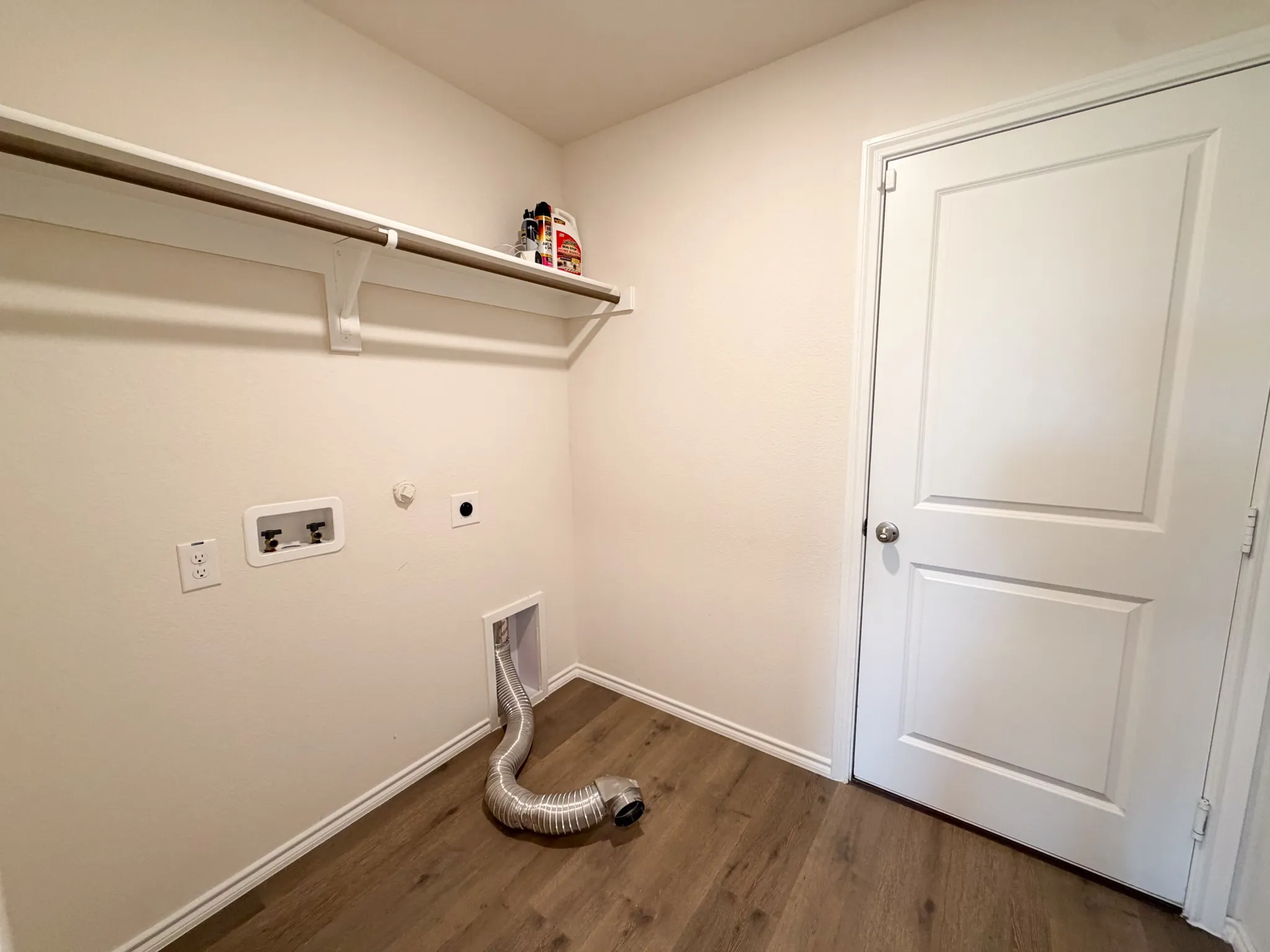 Single Family Residence For Rent in Ellis County , 369 Thoroughbred Street, Waxahachie, Texas 75165, 3 Bedroom, 2 Bathroom, Garage spaces, 1,450 Sqft, built in 2025, mls#21368143, Real Estate Agent in Waxahachie, Homes For Rent in Ellis county, Homes For Rent in Waxahachie, Realtor in Waxahachie Texas, Real Estate Brokerage Independent Realty Texas, Luminita Cordes Realtor