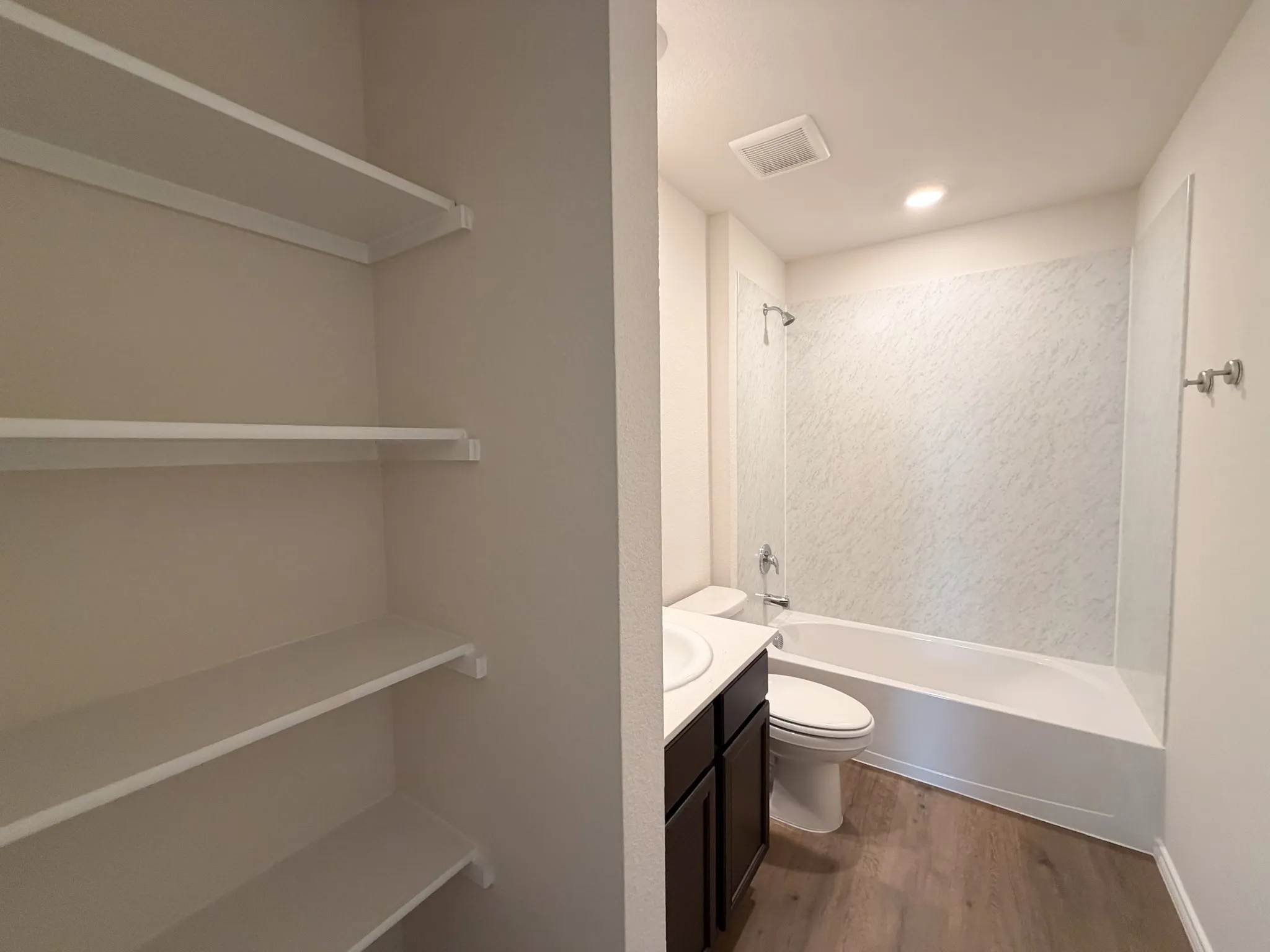 Single Family Residence For Rent in Ellis County , 369 Thoroughbred Street, Waxahachie, Texas 75165, 3 Bedroom, 2 Bathroom, Garage spaces, 1,450 Sqft, built in 2025, mls#21368143, Real Estate Agent in Waxahachie, Homes For Rent in Ellis county, Homes For Rent in Waxahachie, Realtor in Waxahachie Texas, Real Estate Brokerage Independent Realty Texas, Luminita Cordes Realtor
