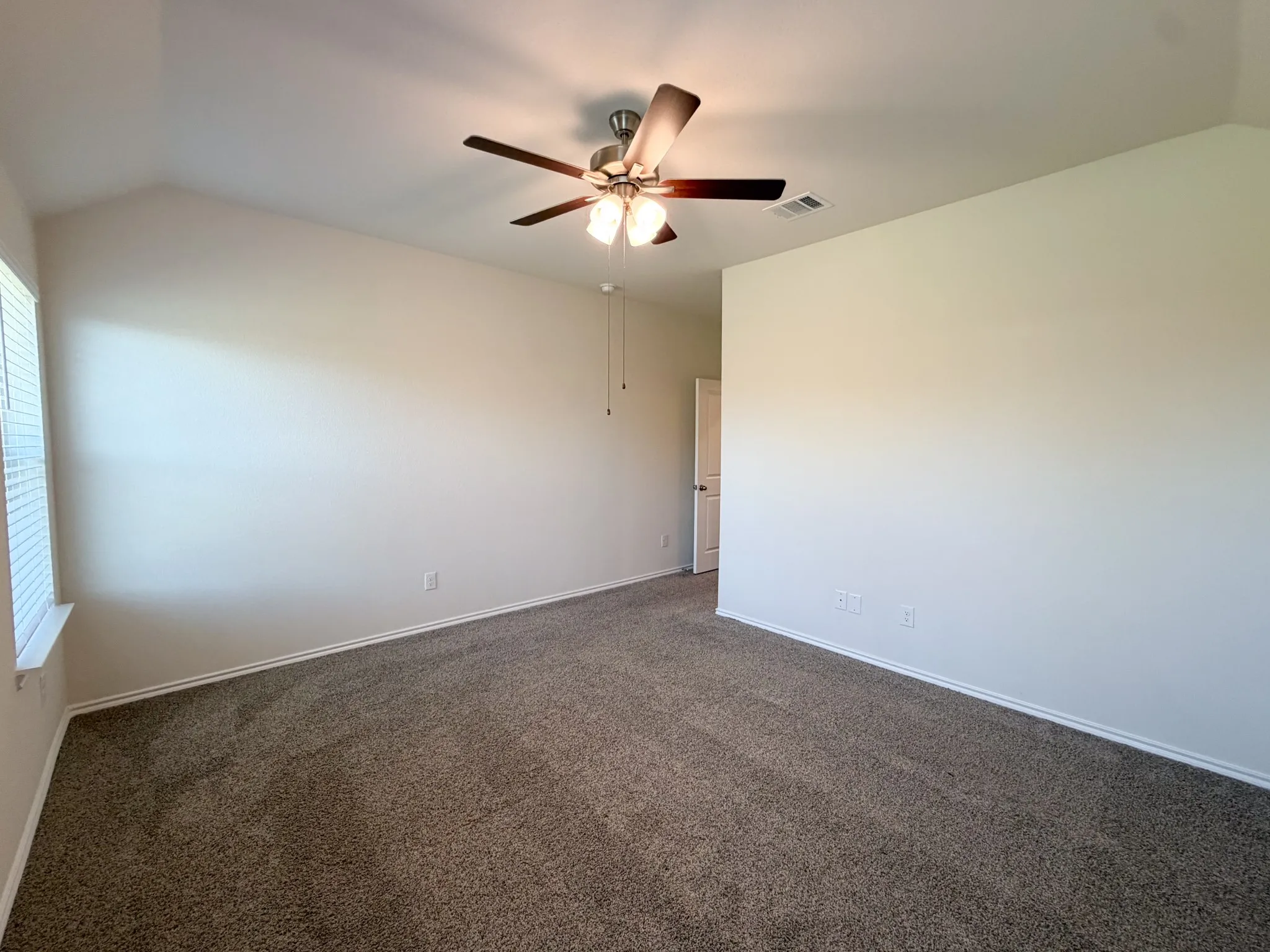 Single Family Residence For Rent in Ellis County , 369 Thoroughbred Street, Waxahachie, Texas 75165, 3 Bedroom, 2 Bathroom, Garage spaces, 1,450 Sqft, built in 2025, mls#21368143, Real Estate Agent in Waxahachie, Homes For Rent in Ellis county, Homes For Rent in Waxahachie, Realtor in Waxahachie Texas, Real Estate Brokerage Independent Realty Texas, Luminita Cordes Realtor