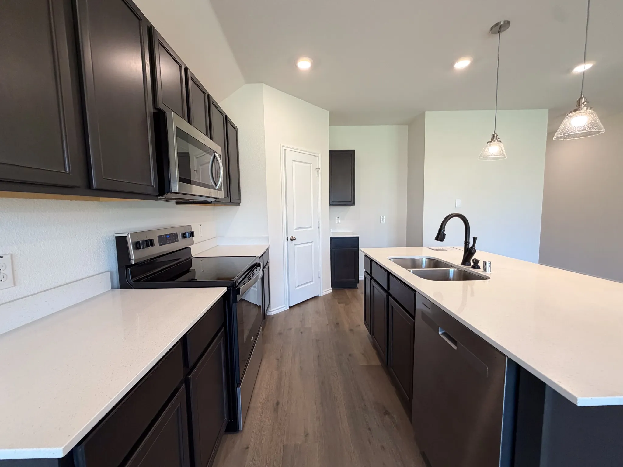 Single Family Residence For Rent in Ellis County , 369 Thoroughbred Street, Waxahachie, Texas 75165, 3 Bedroom, 2 Bathroom, Garage spaces, 1,450 Sqft, built in 2025, mls#21368143, Real Estate Agent in Waxahachie, Homes For Rent in Ellis county, Homes For Rent in Waxahachie, Realtor in Waxahachie Texas, Real Estate Brokerage Independent Realty Texas, Luminita Cordes Realtor