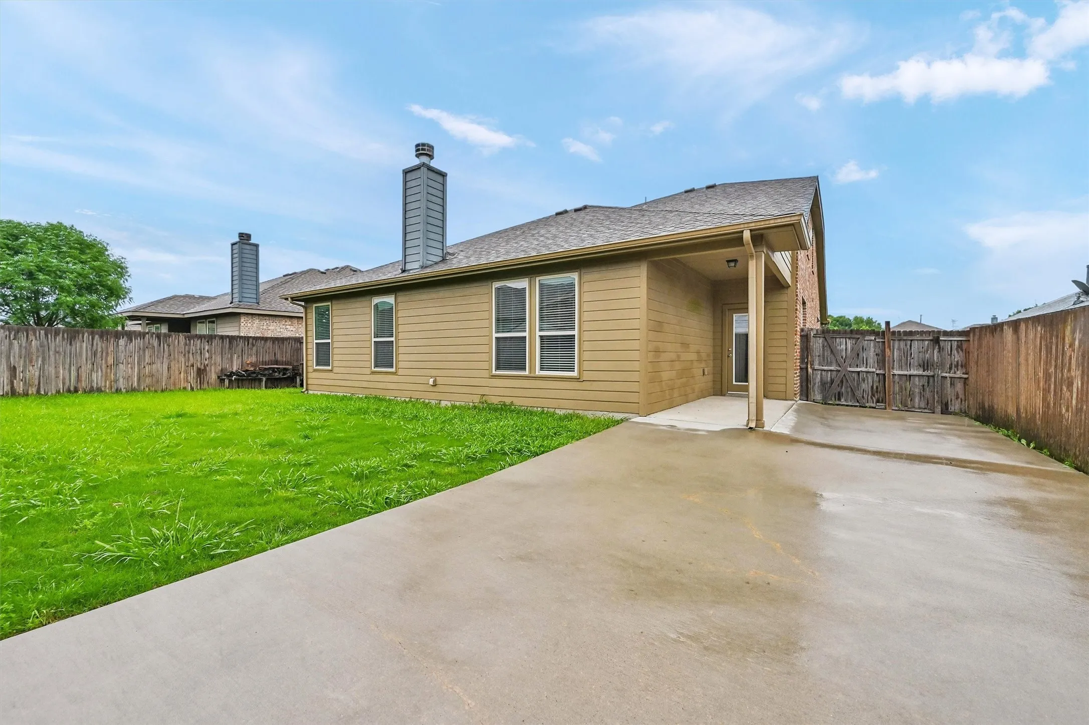 Single Family Residence For Sale in Grayson County , 1512 Greenbrier Drive, Van Alstyne, Texas 75495, 3 Bedroom, 3 Bathroom, 2 Garage spaces, 2,193 Sqft, built in 2015, mls#21366263, Real Estate Agent in Van Alstyne, Homes For Sale in Grayson county, Homes For Sale in Van Alstyne, Realtor in Van Alstyne Texas, Real Estate Brokerage Independent Realty Texas, Luminita Cordes Realtor