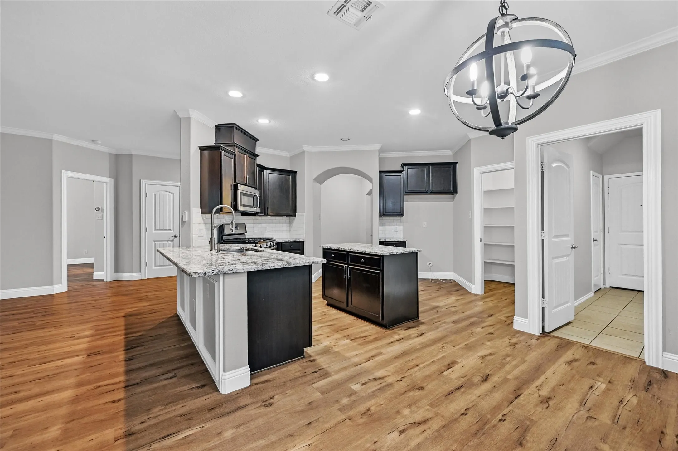 Single Family Residence For Sale in Grayson County , 1512 Greenbrier Drive, Van Alstyne, Texas 75495, 3 Bedroom, 3 Bathroom, 2 Garage spaces, 2,193 Sqft, built in 2015, mls#21366263, Real Estate Agent in Van Alstyne, Homes For Sale in Grayson county, Homes For Sale in Van Alstyne, Realtor in Van Alstyne Texas, Real Estate Brokerage Independent Realty Texas, Luminita Cordes Realtor