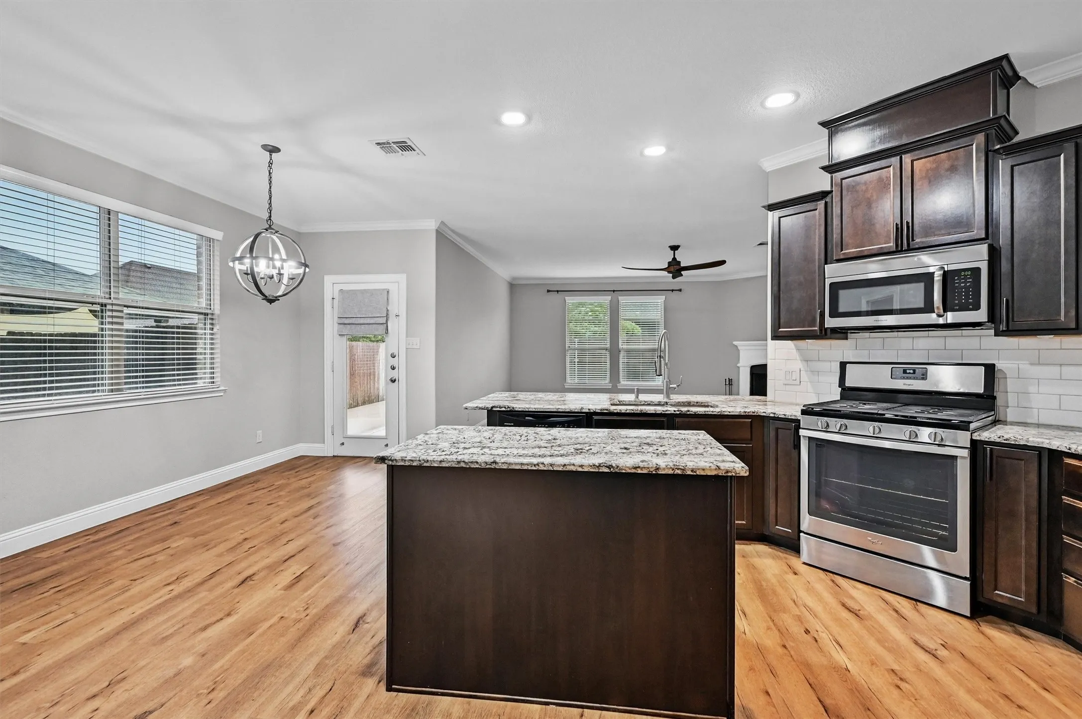 Single Family Residence For Sale in Grayson County , 1512 Greenbrier Drive, Van Alstyne, Texas 75495, 3 Bedroom, 3 Bathroom, 2 Garage spaces, 2,193 Sqft, built in 2015, mls#21366263, Real Estate Agent in Van Alstyne, Homes For Sale in Grayson county, Homes For Sale in Van Alstyne, Realtor in Van Alstyne Texas, Real Estate Brokerage Independent Realty Texas, Luminita Cordes Realtor
