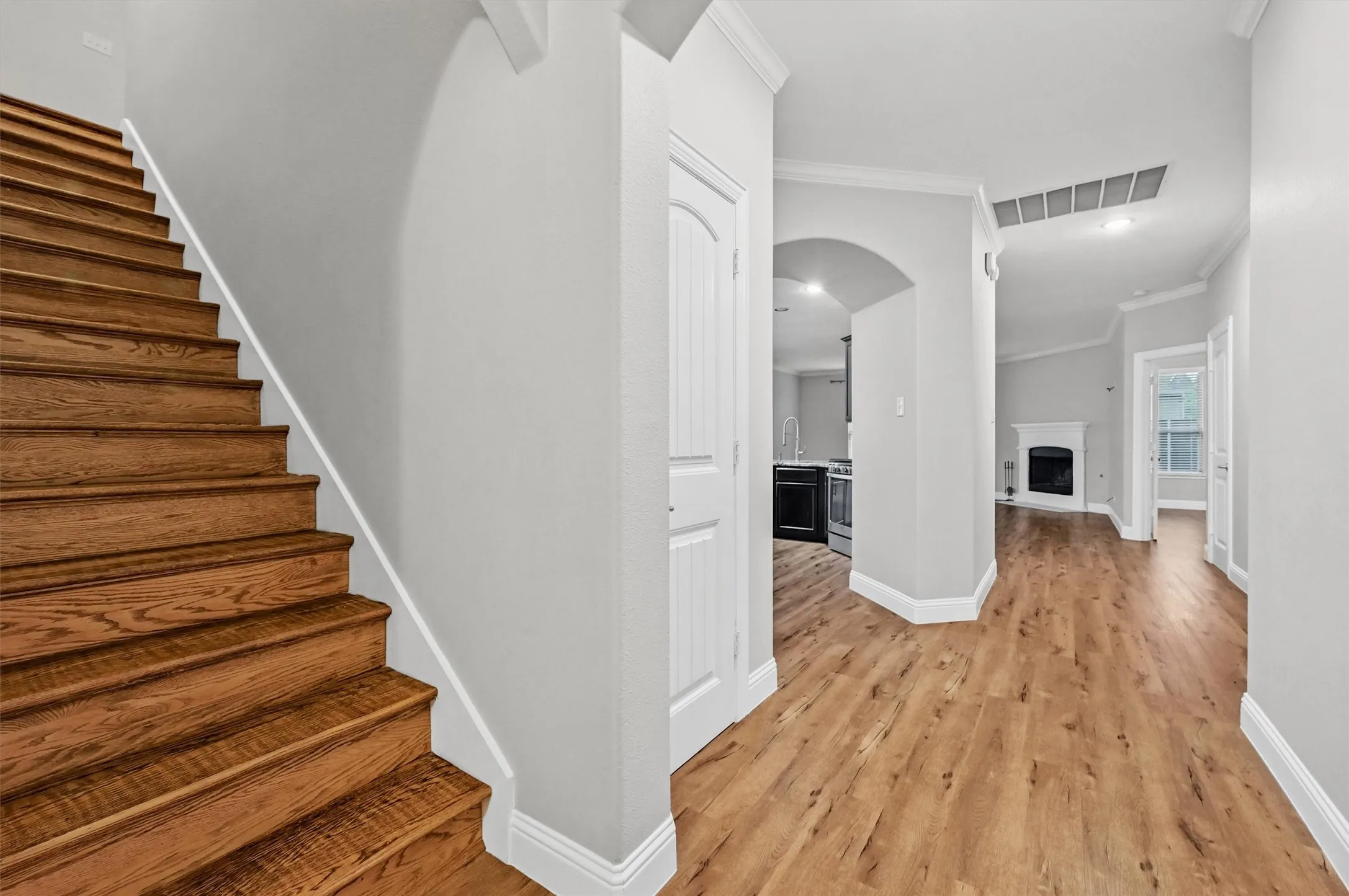 Single Family Residence For Sale in Grayson County , 1512 Greenbrier Drive, Van Alstyne, Texas 75495, 3 Bedroom, 3 Bathroom, 2 Garage spaces, 2,193 Sqft, built in 2015, mls#21366263, Real Estate Agent in Van Alstyne, Homes For Sale in Grayson county, Homes For Sale in Van Alstyne, Realtor in Van Alstyne Texas, Real Estate Brokerage Independent Realty Texas, Luminita Cordes Realtor