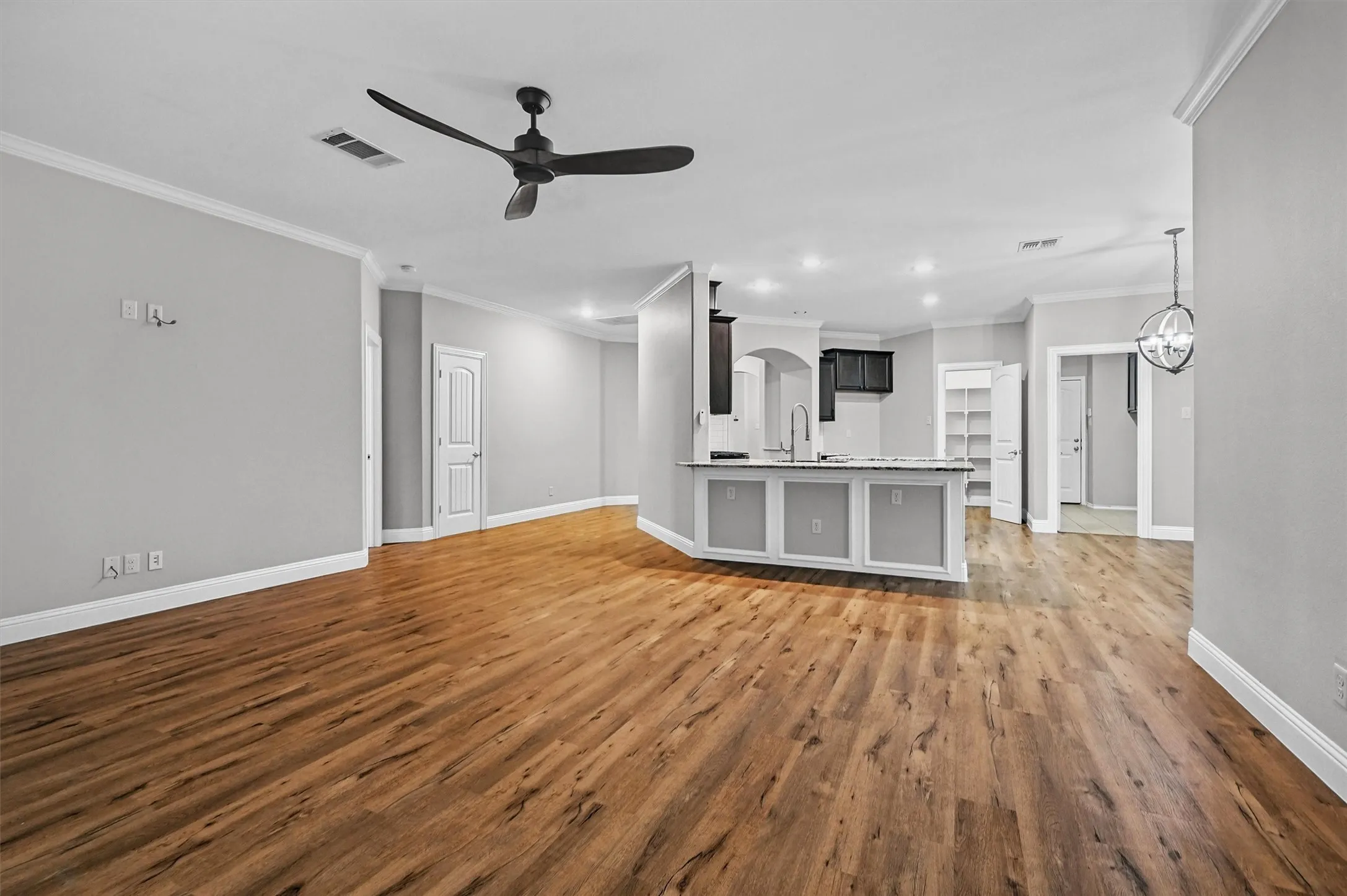Single Family Residence For Sale in Grayson County , 1512 Greenbrier Drive, Van Alstyne, Texas 75495, 3 Bedroom, 3 Bathroom, 2 Garage spaces, 2,193 Sqft, built in 2015, mls#21366263, Real Estate Agent in Van Alstyne, Homes For Sale in Grayson county, Homes For Sale in Van Alstyne, Realtor in Van Alstyne Texas, Real Estate Brokerage Independent Realty Texas, Luminita Cordes Realtor