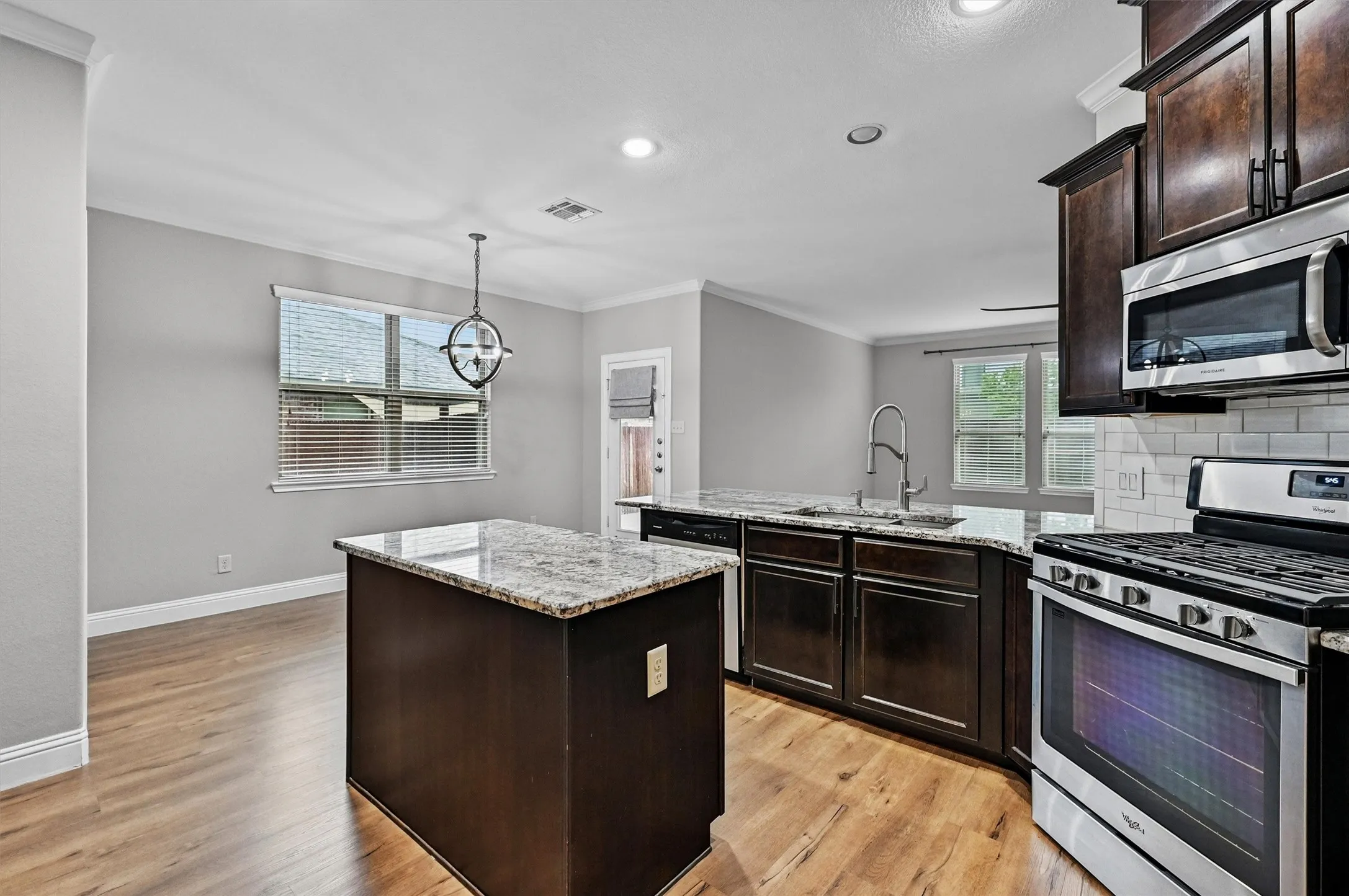 Single Family Residence For Sale in Grayson County , 1512 Greenbrier Drive, Van Alstyne, Texas 75495, 3 Bedroom, 3 Bathroom, 2 Garage spaces, 2,193 Sqft, built in 2015, mls#21366263, Real Estate Agent in Van Alstyne, Homes For Sale in Grayson county, Homes For Sale in Van Alstyne, Realtor in Van Alstyne Texas, Real Estate Brokerage Independent Realty Texas, Luminita Cordes Realtor