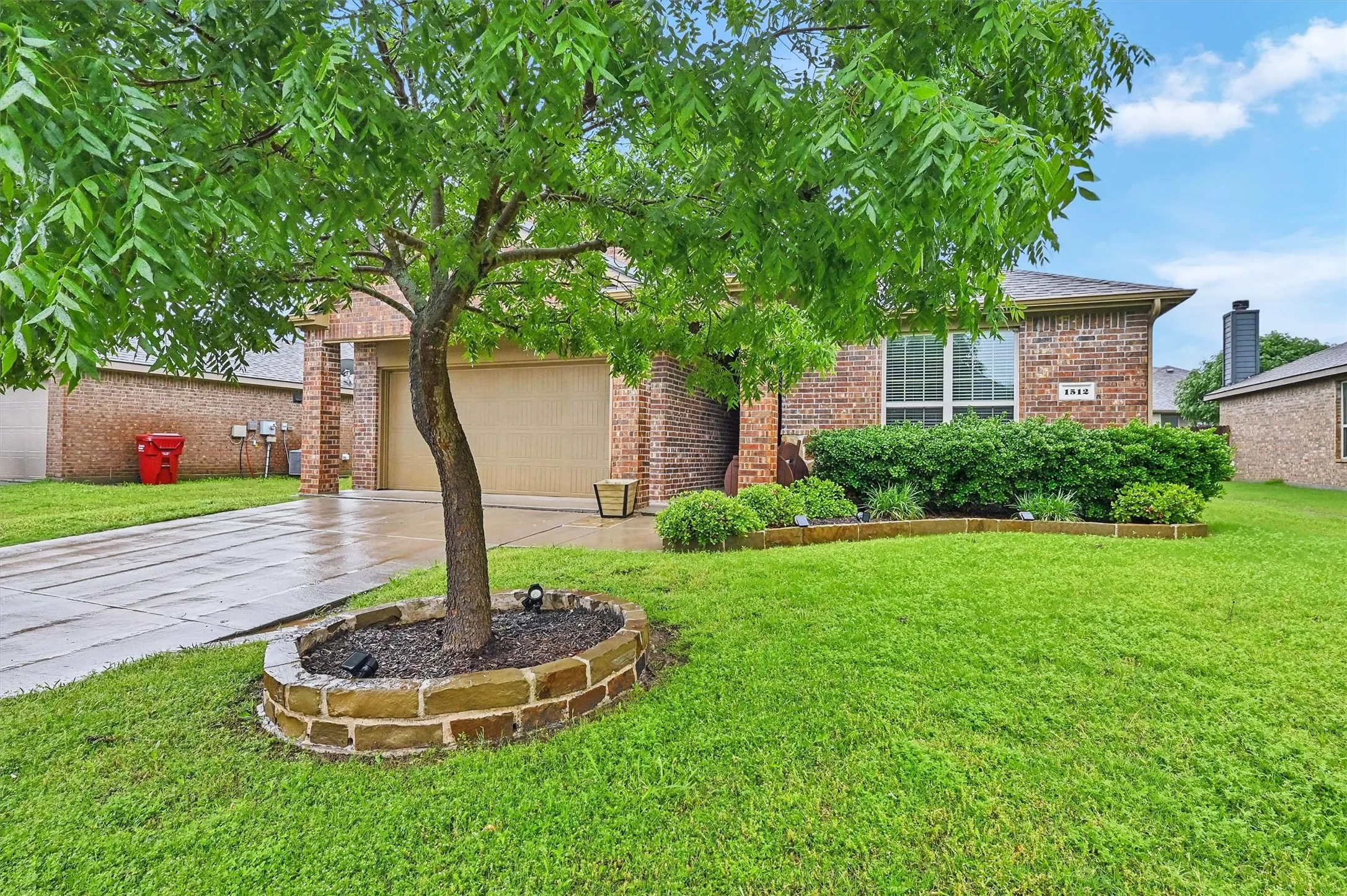 Single Family Residence For Sale in Grayson County , 1512 Greenbrier Drive, Van Alstyne, Texas 75495, 3 Bedroom, 3 Bathroom, 2 Garage spaces, 2,193 Sqft, built in 2015, mls#21366263, Real Estate Agent in Van Alstyne, Homes For Sale in Grayson county, Homes For Sale in Van Alstyne, Realtor in Van Alstyne Texas, Real Estate Brokerage Independent Realty Texas, Luminita Cordes Realtor