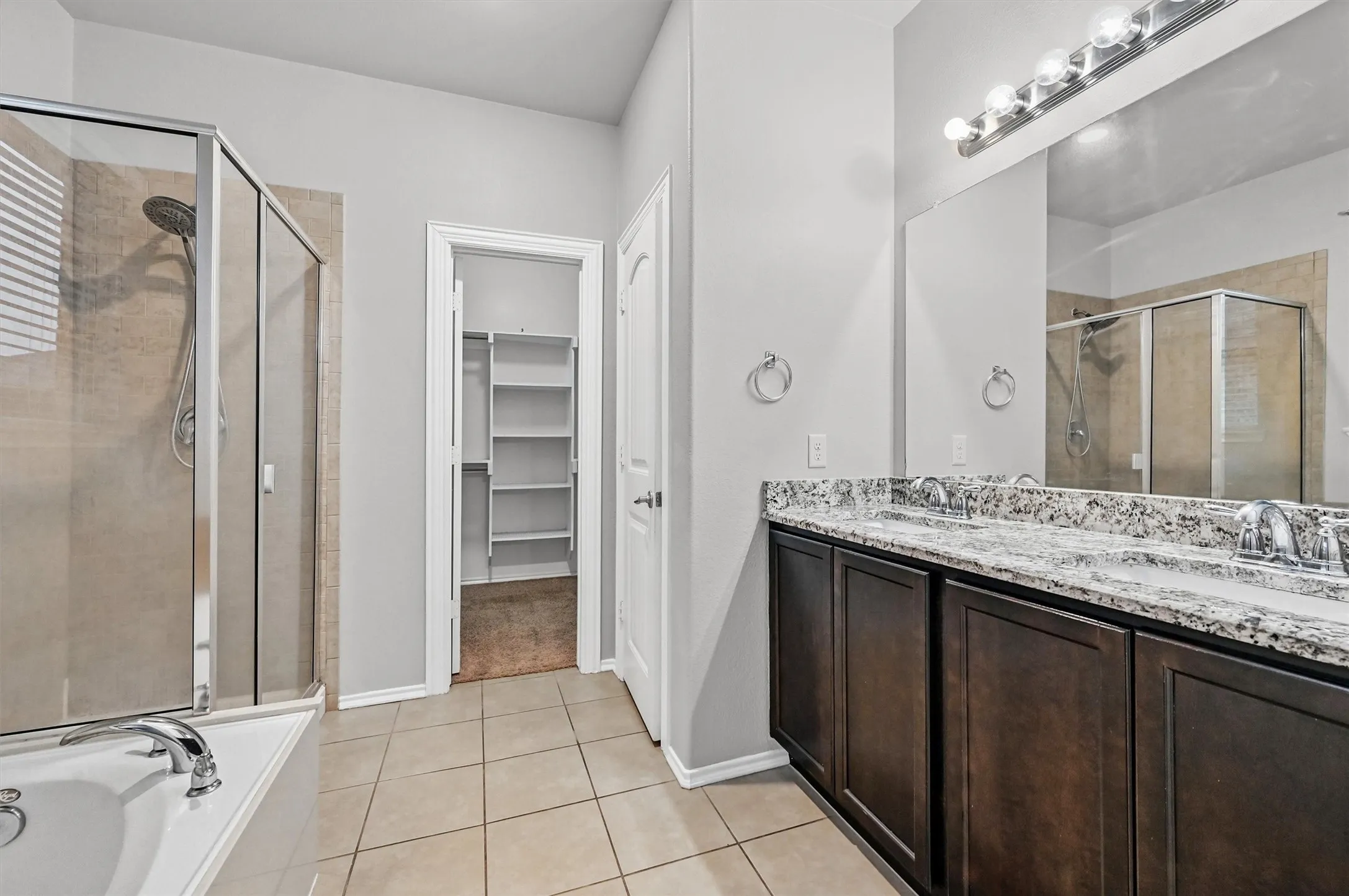 Single Family Residence For Sale in Grayson County , 1512 Greenbrier Drive, Van Alstyne, Texas 75495, 3 Bedroom, 3 Bathroom, 2 Garage spaces, 2,193 Sqft, built in 2015, mls#21366263, Real Estate Agent in Van Alstyne, Homes For Sale in Grayson county, Homes For Sale in Van Alstyne, Realtor in Van Alstyne Texas, Real Estate Brokerage Independent Realty Texas, Luminita Cordes Realtor