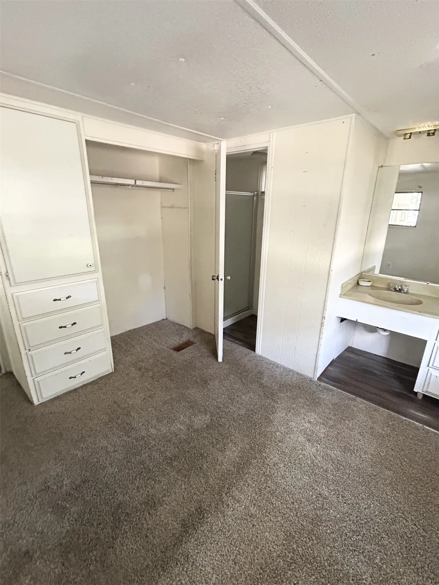 Mobile Home For Sale in Henderson County , 305 Live Oak Lane, Mabank, Texas 75156, 2 Bedroom, 2 Bathroom, Garage spaces, 1,000 Sqft, built in 1968, mls#21368144, Real Estate Agent in Mabank, Homes For Sale in Henderson county, Homes For Sale in Mabank, Realtor in Mabank Texas, Real Estate Brokerage Independent Realty Texas, Luminita Cordes Realtor