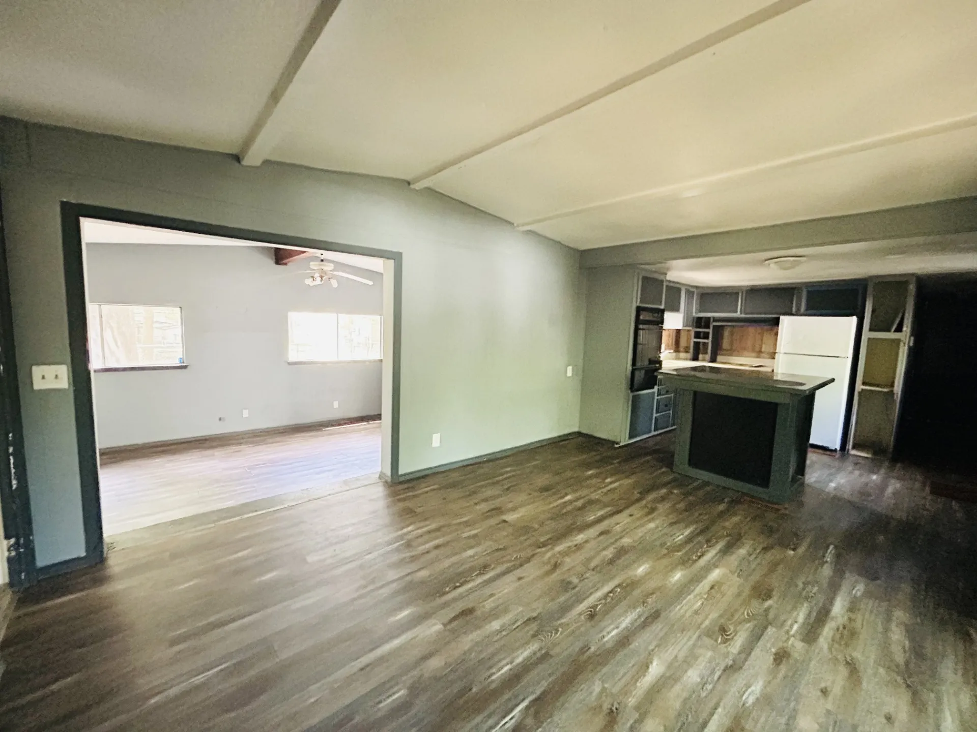 Mobile Home For Sale in Henderson County , 305 Live Oak Lane, Mabank, Texas 75156, 2 Bedroom, 2 Bathroom, Garage spaces, 1,000 Sqft, built in 1968, mls#21368144, Real Estate Agent in Mabank, Homes For Sale in Henderson county, Homes For Sale in Mabank, Realtor in Mabank Texas, Real Estate Brokerage Independent Realty Texas, Luminita Cordes Realtor
