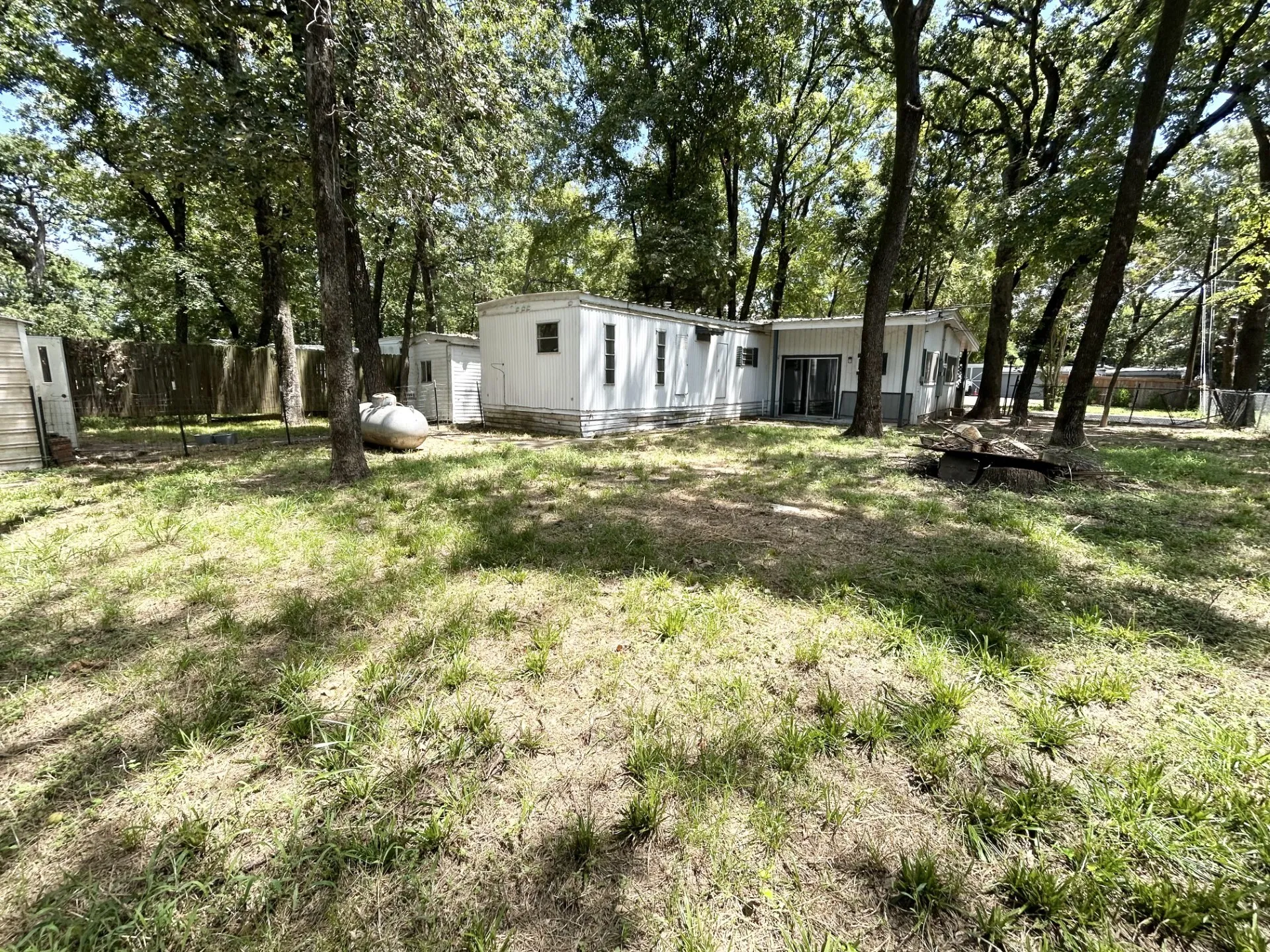 Mobile Home For Sale in Henderson County , 305 Live Oak Lane, Mabank, Texas 75156, 2 Bedroom, 2 Bathroom, Garage spaces, 1,000 Sqft, built in 1968, mls#21368144, Real Estate Agent in Mabank, Homes For Sale in Henderson county, Homes For Sale in Mabank, Realtor in Mabank Texas, Real Estate Brokerage Independent Realty Texas, Luminita Cordes Realtor
