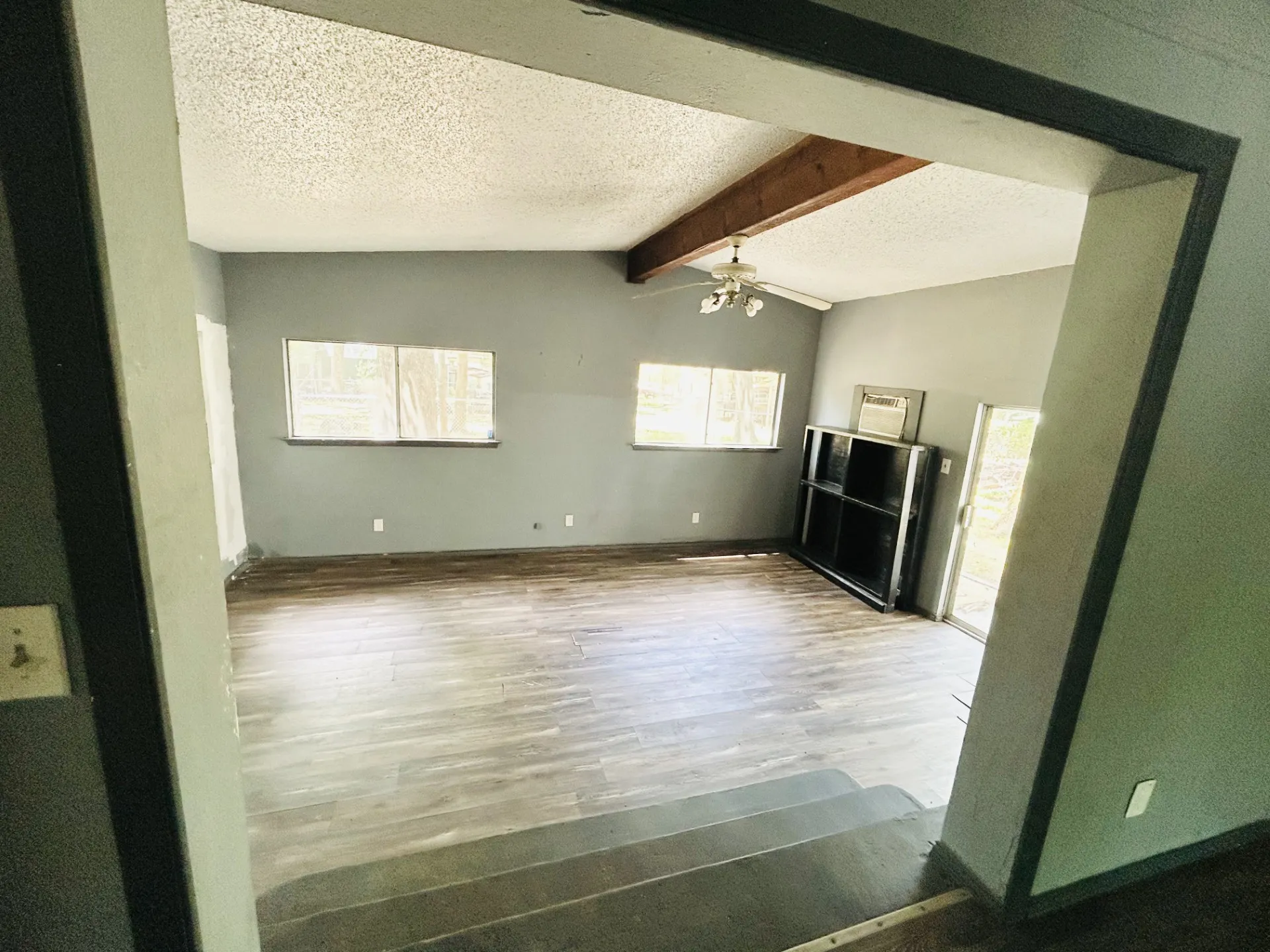 Mobile Home For Sale in Henderson County , 305 Live Oak Lane, Mabank, Texas 75156, 2 Bedroom, 2 Bathroom, Garage spaces, 1,000 Sqft, built in 1968, mls#21368144, Real Estate Agent in Mabank, Homes For Sale in Henderson county, Homes For Sale in Mabank, Realtor in Mabank Texas, Real Estate Brokerage Independent Realty Texas, Luminita Cordes Realtor