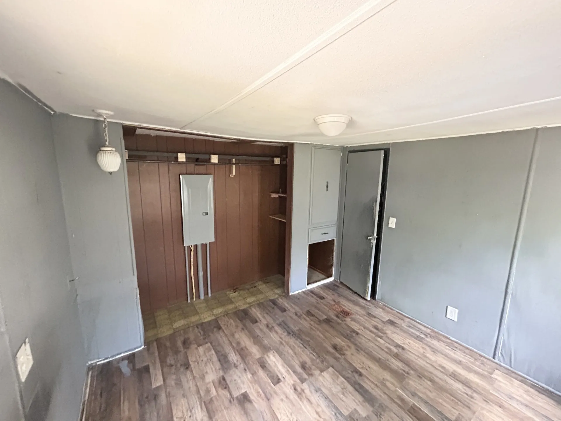 Mobile Home For Sale in Henderson County , 305 Live Oak Lane, Mabank, Texas 75156, 2 Bedroom, 2 Bathroom, Garage spaces, 1,000 Sqft, built in 1968, mls#21368144, Real Estate Agent in Mabank, Homes For Sale in Henderson county, Homes For Sale in Mabank, Realtor in Mabank Texas, Real Estate Brokerage Independent Realty Texas, Luminita Cordes Realtor