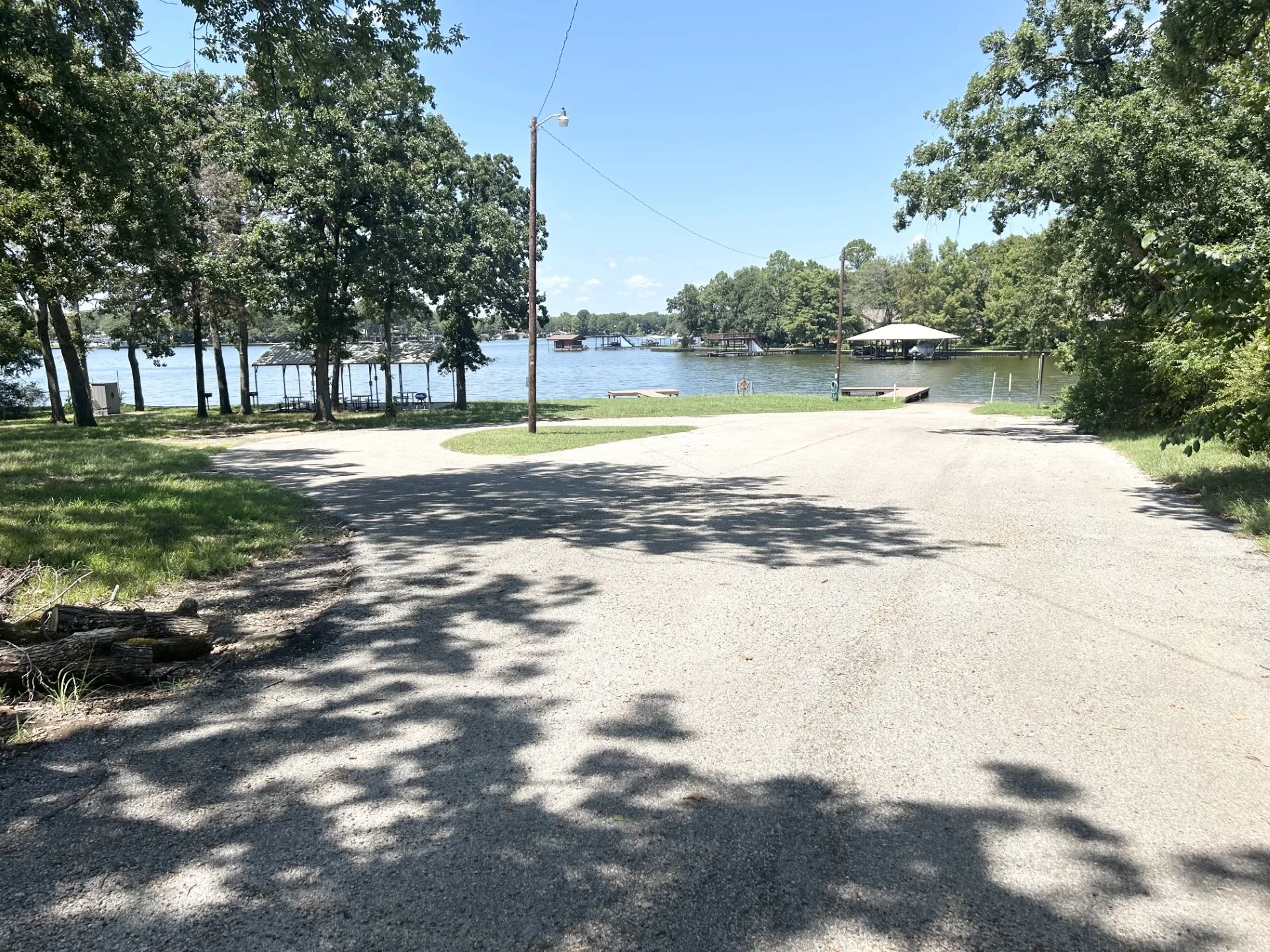 Mobile Home For Sale in Henderson County , 305 Live Oak Lane, Mabank, Texas 75156, 2 Bedroom, 2 Bathroom, Garage spaces, 1,000 Sqft, built in 1968, mls#21368144, Real Estate Agent in Mabank, Homes For Sale in Henderson county, Homes For Sale in Mabank, Realtor in Mabank Texas, Real Estate Brokerage Independent Realty Texas, Luminita Cordes Realtor