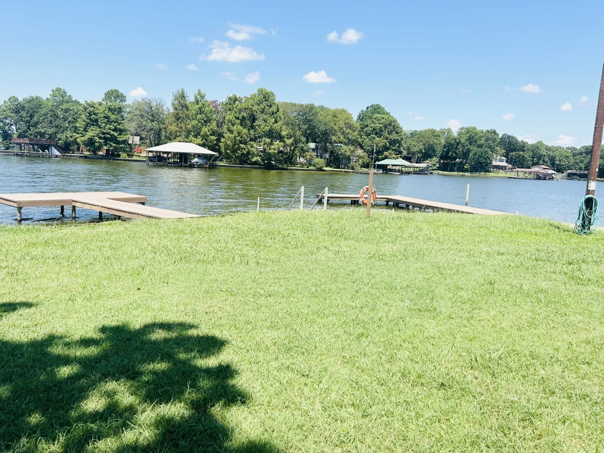 Mobile Home For Sale in Henderson County , 305 Live Oak Lane, Mabank, Texas 75156, 2 Bedroom, 2 Bathroom, Garage spaces, 1,000 Sqft, built in 1968, mls#21368144, Real Estate Agent in Mabank, Homes For Sale in Henderson county, Homes For Sale in Mabank, Realtor in Mabank Texas, Real Estate Brokerage Independent Realty Texas, Luminita Cordes Realtor