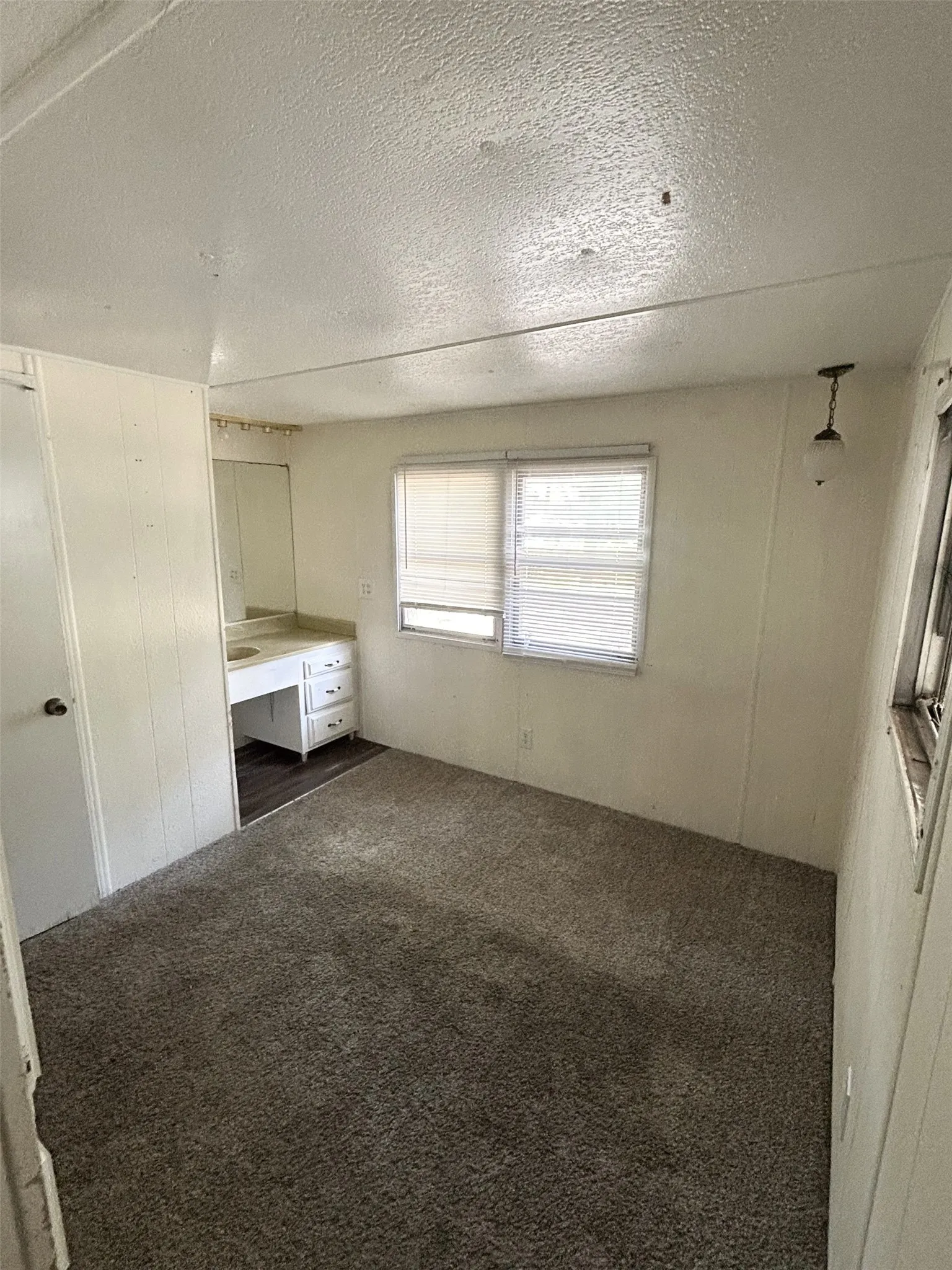 Mobile Home For Sale in Henderson County , 305 Live Oak Lane, Mabank, Texas 75156, 2 Bedroom, 2 Bathroom, Garage spaces, 1,000 Sqft, built in 1968, mls#21368144, Real Estate Agent in Mabank, Homes For Sale in Henderson county, Homes For Sale in Mabank, Realtor in Mabank Texas, Real Estate Brokerage Independent Realty Texas, Luminita Cordes Realtor