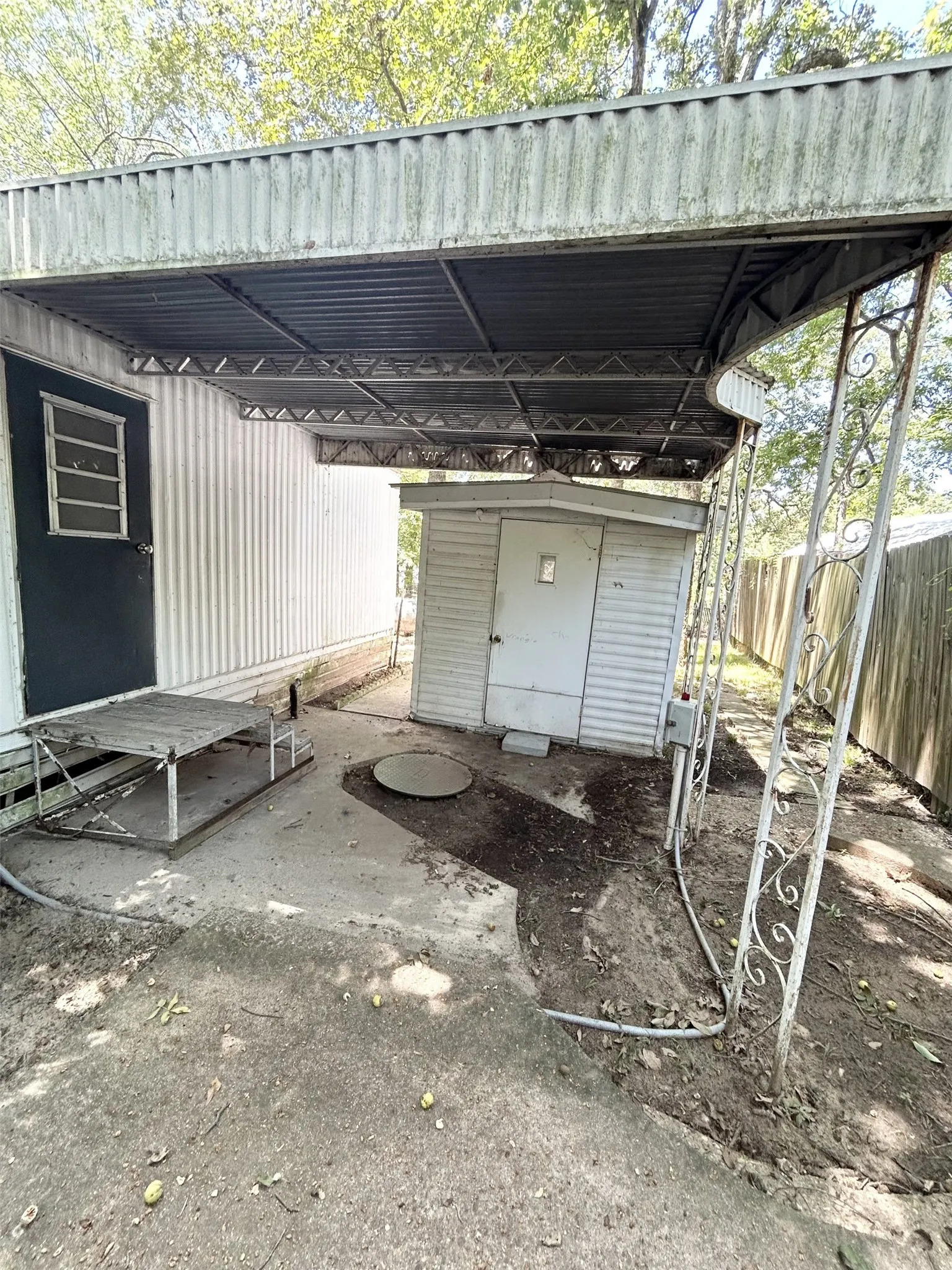 Mobile Home For Sale in Henderson County , 305 Live Oak Lane, Mabank, Texas 75156, 2 Bedroom, 2 Bathroom, Garage spaces, 1,000 Sqft, built in 1968, mls#21368144, Real Estate Agent in Mabank, Homes For Sale in Henderson county, Homes For Sale in Mabank, Realtor in Mabank Texas, Real Estate Brokerage Independent Realty Texas, Luminita Cordes Realtor