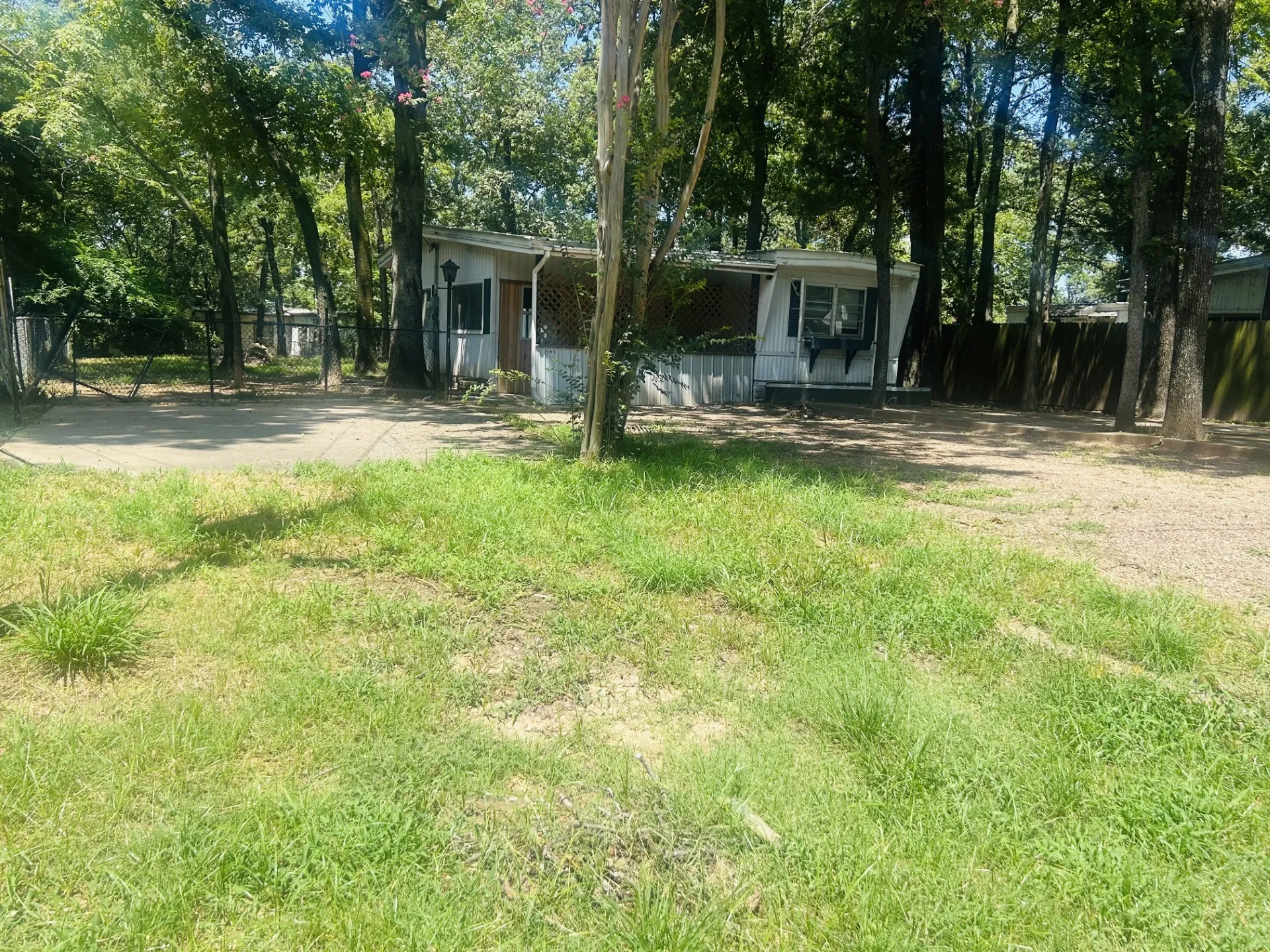 Mobile Home For Sale in Henderson County , 305 Live Oak Lane, Mabank, Texas 75156, 2 Bedroom, 2 Bathroom, Garage spaces, 1,000 Sqft, built in 1968, mls#21368144, Real Estate Agent in Mabank, Homes For Sale in Henderson county, Homes For Sale in Mabank, Realtor in Mabank Texas, Real Estate Brokerage Independent Realty Texas, Luminita Cordes Realtor
