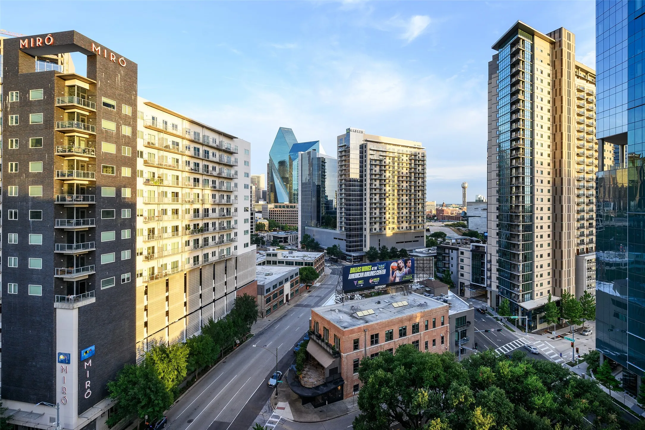 Condominium For Sale in Dallas County , 2011 Cedar Springs Road 603, Dallas, Texas 75201, 2 Bedroom, 2 Bathroom, 2 Garage spaces, 2,316 Sqft, built in 1999, mls#21367914, Real Estate Agent in Dallas, Homes For Sale in Dallas county, Homes For Sale in Dallas, Realtor in Dallas Texas, Real Estate Brokerage Independent Realty Texas, Luminita Cordes Realtor