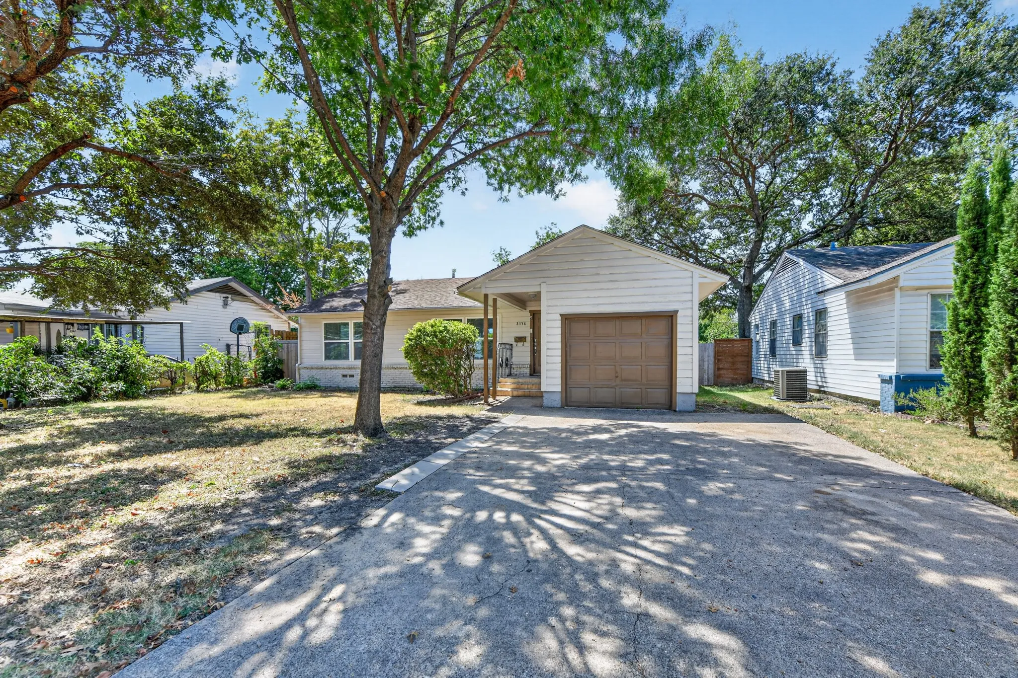 Single Family Residence For Rent in Dallas County , 2358 Norwood Drive, Dallas, Texas 75228, 3 Bedroom, 1 Bathroom, Garage spaces, 1,112 Sqft, built in 1952, mls#21368154, Real Estate Agent in Dallas, Homes For Rent in Dallas county, Homes For Rent in Dallas, Realtor in Dallas Texas, Real Estate Brokerage Independent Realty Texas, Luminita Cordes Realtor