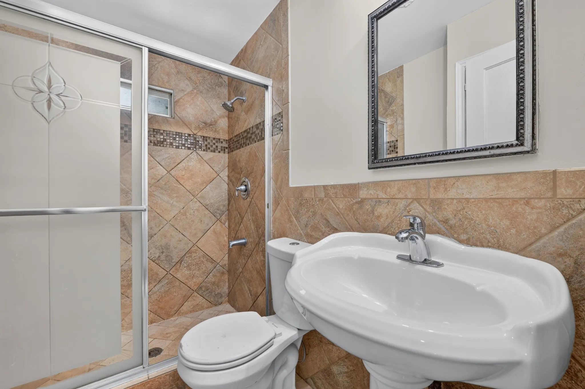 Single Family Residence For Rent in Dallas County , 2358 Norwood Drive, Dallas, Texas 75228, 3 Bedroom, 1 Bathroom, Garage spaces, 1,112 Sqft, built in 1952, mls#21368154, Real Estate Agent in Dallas, Homes For Rent in Dallas county, Homes For Rent in Dallas, Realtor in Dallas Texas, Real Estate Brokerage Independent Realty Texas, Luminita Cordes Realtor