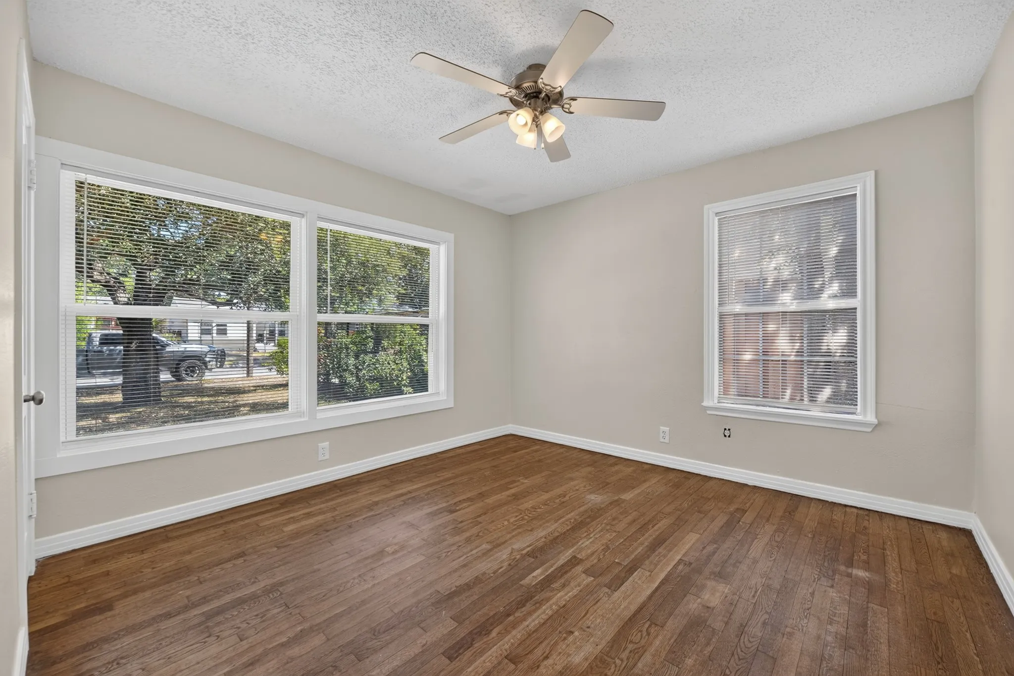 Single Family Residence For Rent in Dallas County , 2358 Norwood Drive, Dallas, Texas 75228, 3 Bedroom, 1 Bathroom, Garage spaces, 1,112 Sqft, built in 1952, mls#21368154, Real Estate Agent in Dallas, Homes For Rent in Dallas county, Homes For Rent in Dallas, Realtor in Dallas Texas, Real Estate Brokerage Independent Realty Texas, Luminita Cordes Realtor