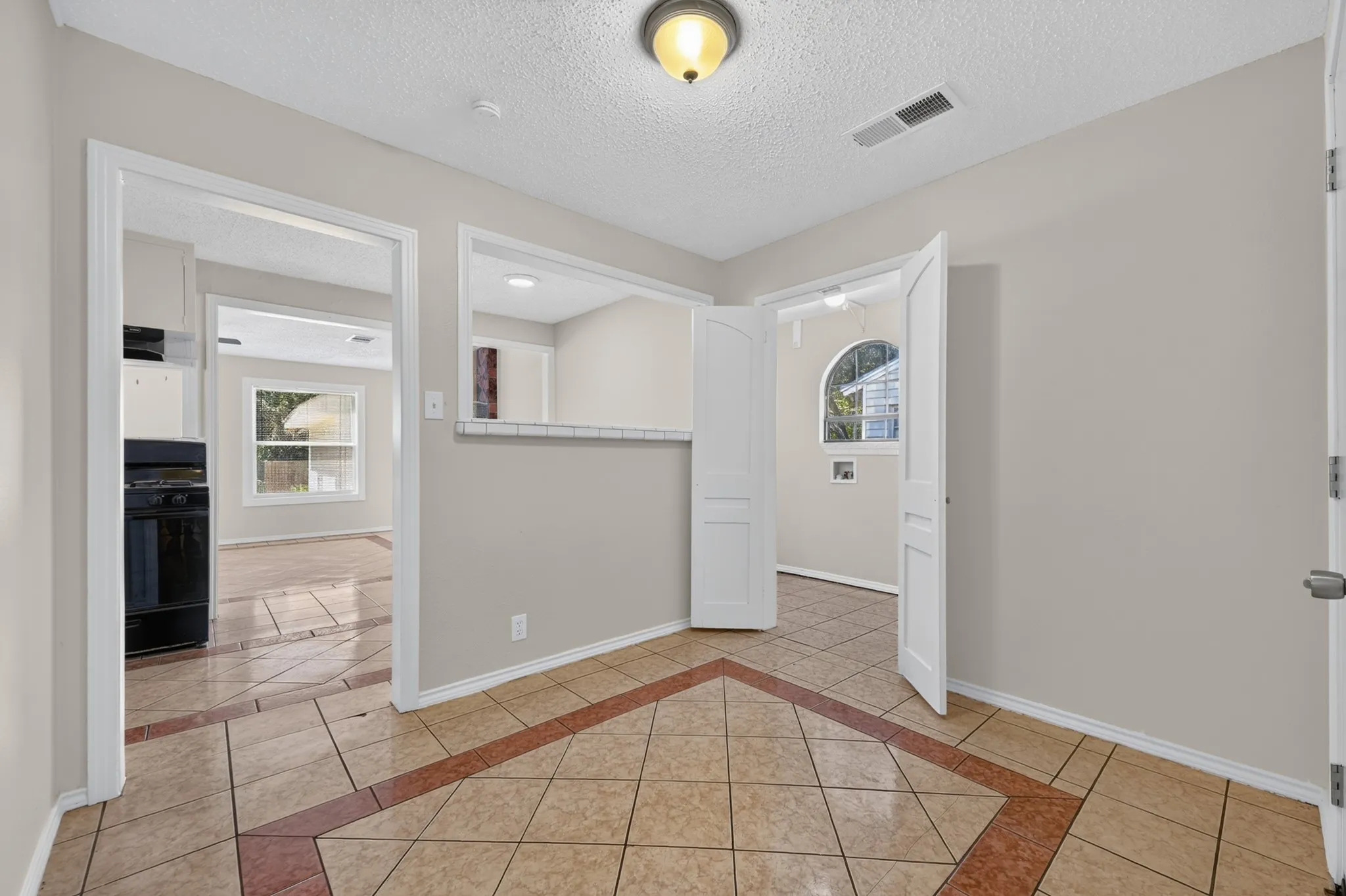 Single Family Residence For Rent in Dallas County , 2358 Norwood Drive, Dallas, Texas 75228, 3 Bedroom, 1 Bathroom, Garage spaces, 1,112 Sqft, built in 1952, mls#21368154, Real Estate Agent in Dallas, Homes For Rent in Dallas county, Homes For Rent in Dallas, Realtor in Dallas Texas, Real Estate Brokerage Independent Realty Texas, Luminita Cordes Realtor