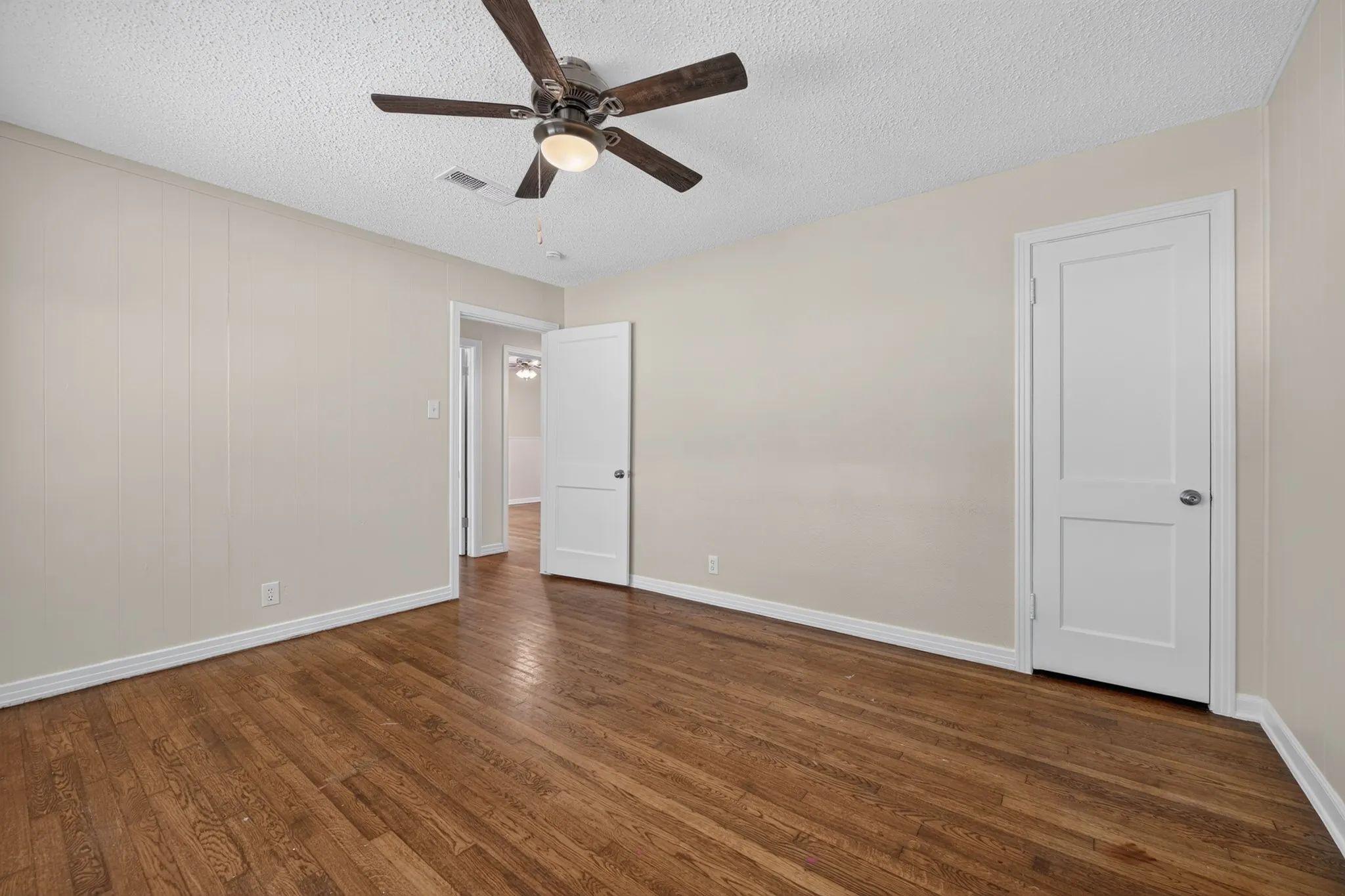 Single Family Residence For Rent in Dallas County , 2358 Norwood Drive, Dallas, Texas 75228, 3 Bedroom, 1 Bathroom, Garage spaces, 1,112 Sqft, built in 1952, mls#21368154, Real Estate Agent in Dallas, Homes For Rent in Dallas county, Homes For Rent in Dallas, Realtor in Dallas Texas, Real Estate Brokerage Independent Realty Texas, Luminita Cordes Realtor