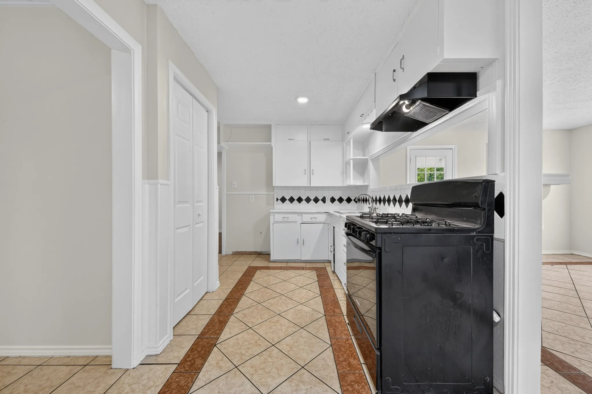 Single Family Residence For Rent in Dallas County , 2358 Norwood Drive, Dallas, Texas 75228, 3 Bedroom, 1 Bathroom, Garage spaces, 1,112 Sqft, built in 1952, mls#21368154, Real Estate Agent in Dallas, Homes For Rent in Dallas county, Homes For Rent in Dallas, Realtor in Dallas Texas, Real Estate Brokerage Independent Realty Texas, Luminita Cordes Realtor