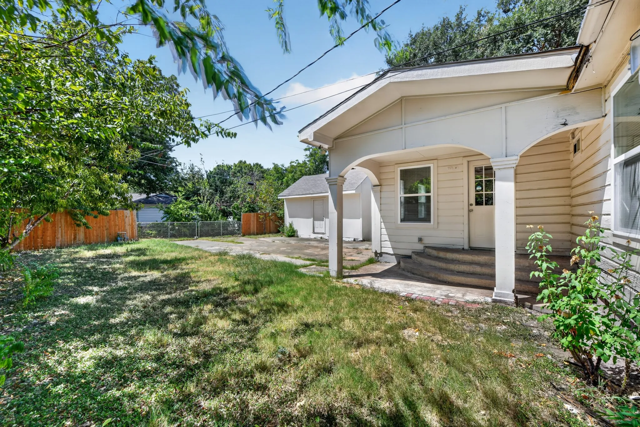 Single Family Residence For Rent in Dallas County , 2358 Norwood Drive, Dallas, Texas 75228, 3 Bedroom, 1 Bathroom, Garage spaces, 1,112 Sqft, built in 1952, mls#21368154, Real Estate Agent in Dallas, Homes For Rent in Dallas county, Homes For Rent in Dallas, Realtor in Dallas Texas, Real Estate Brokerage Independent Realty Texas, Luminita Cordes Realtor