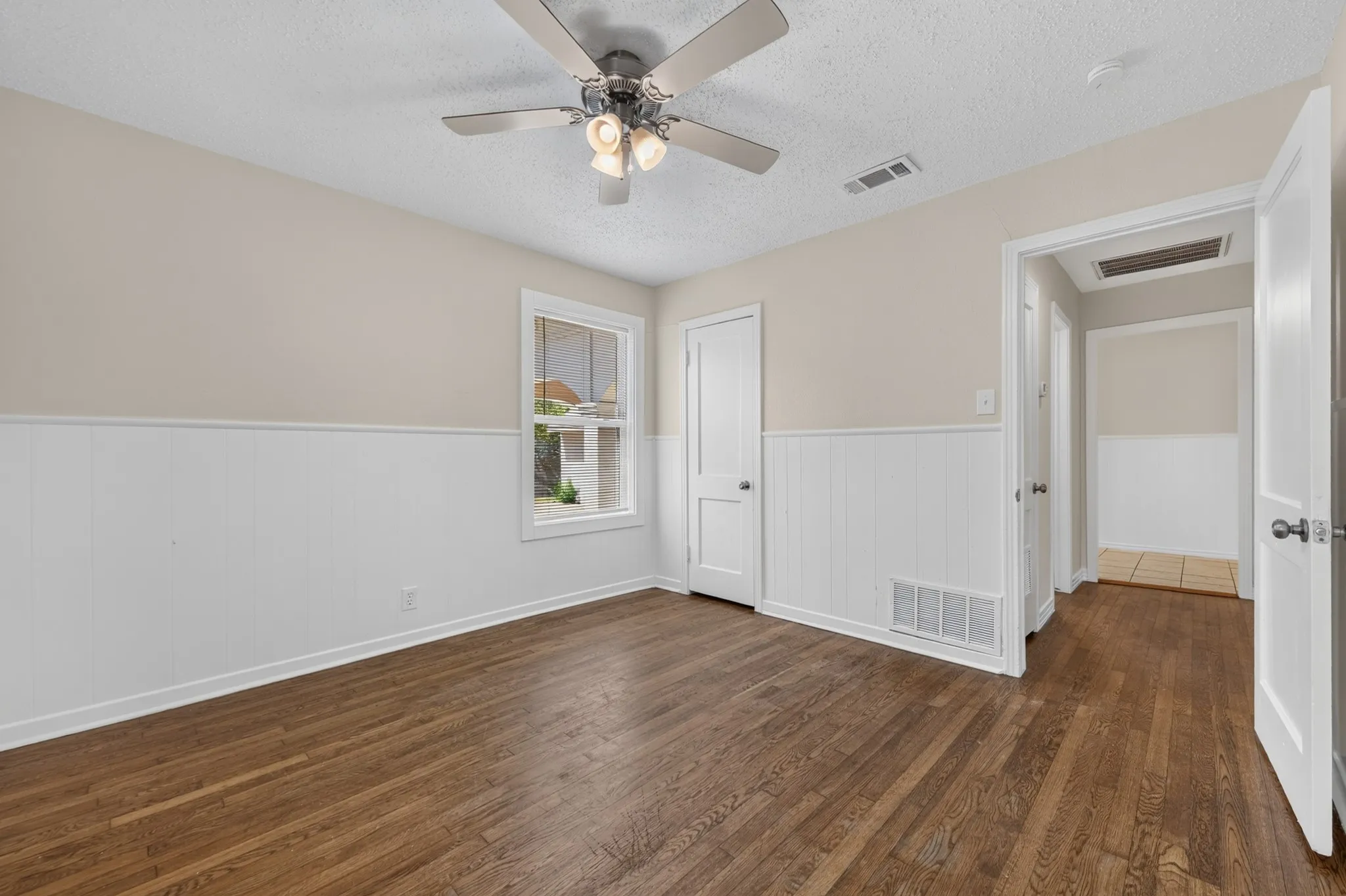 Single Family Residence For Rent in Dallas County , 2358 Norwood Drive, Dallas, Texas 75228, 3 Bedroom, 1 Bathroom, Garage spaces, 1,112 Sqft, built in 1952, mls#21368154, Real Estate Agent in Dallas, Homes For Rent in Dallas county, Homes For Rent in Dallas, Realtor in Dallas Texas, Real Estate Brokerage Independent Realty Texas, Luminita Cordes Realtor