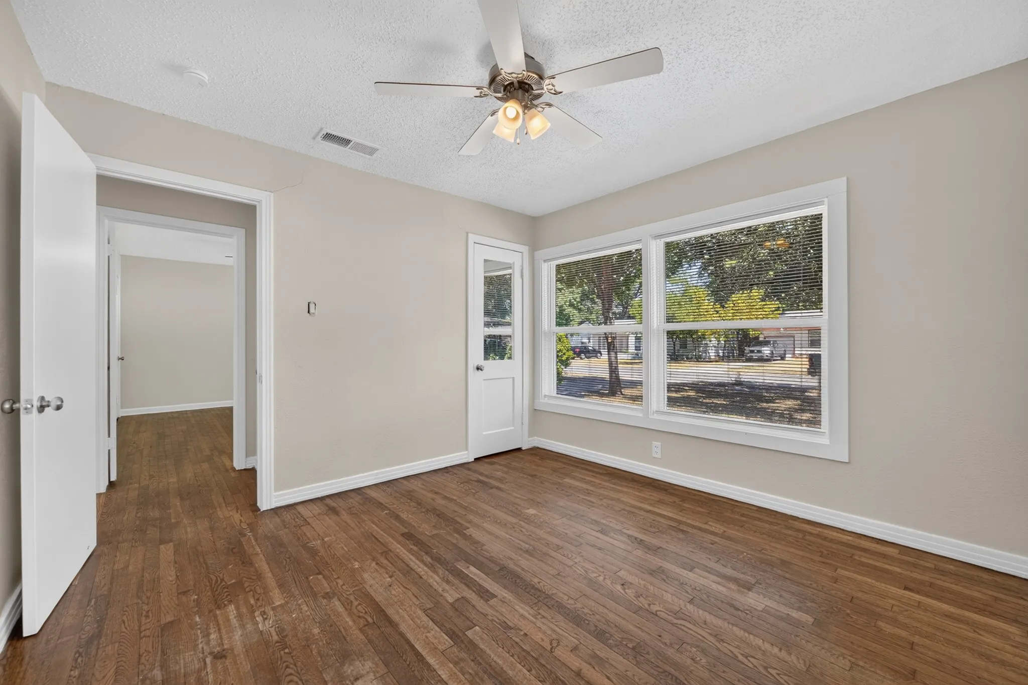 Single Family Residence For Rent in Dallas County , 2358 Norwood Drive, Dallas, Texas 75228, 3 Bedroom, 1 Bathroom, Garage spaces, 1,112 Sqft, built in 1952, mls#21368154, Real Estate Agent in Dallas, Homes For Rent in Dallas county, Homes For Rent in Dallas, Realtor in Dallas Texas, Real Estate Brokerage Independent Realty Texas, Luminita Cordes Realtor