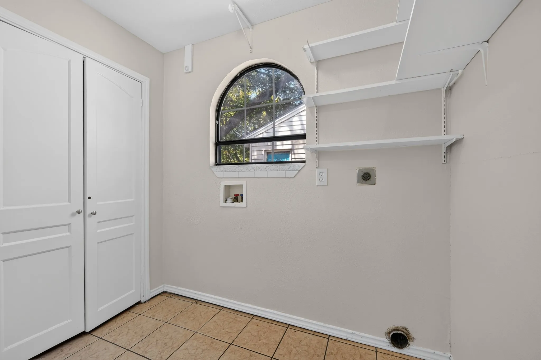 Single Family Residence For Rent in Dallas County , 2358 Norwood Drive, Dallas, Texas 75228, 3 Bedroom, 1 Bathroom, Garage spaces, 1,112 Sqft, built in 1952, mls#21368154, Real Estate Agent in Dallas, Homes For Rent in Dallas county, Homes For Rent in Dallas, Realtor in Dallas Texas, Real Estate Brokerage Independent Realty Texas, Luminita Cordes Realtor