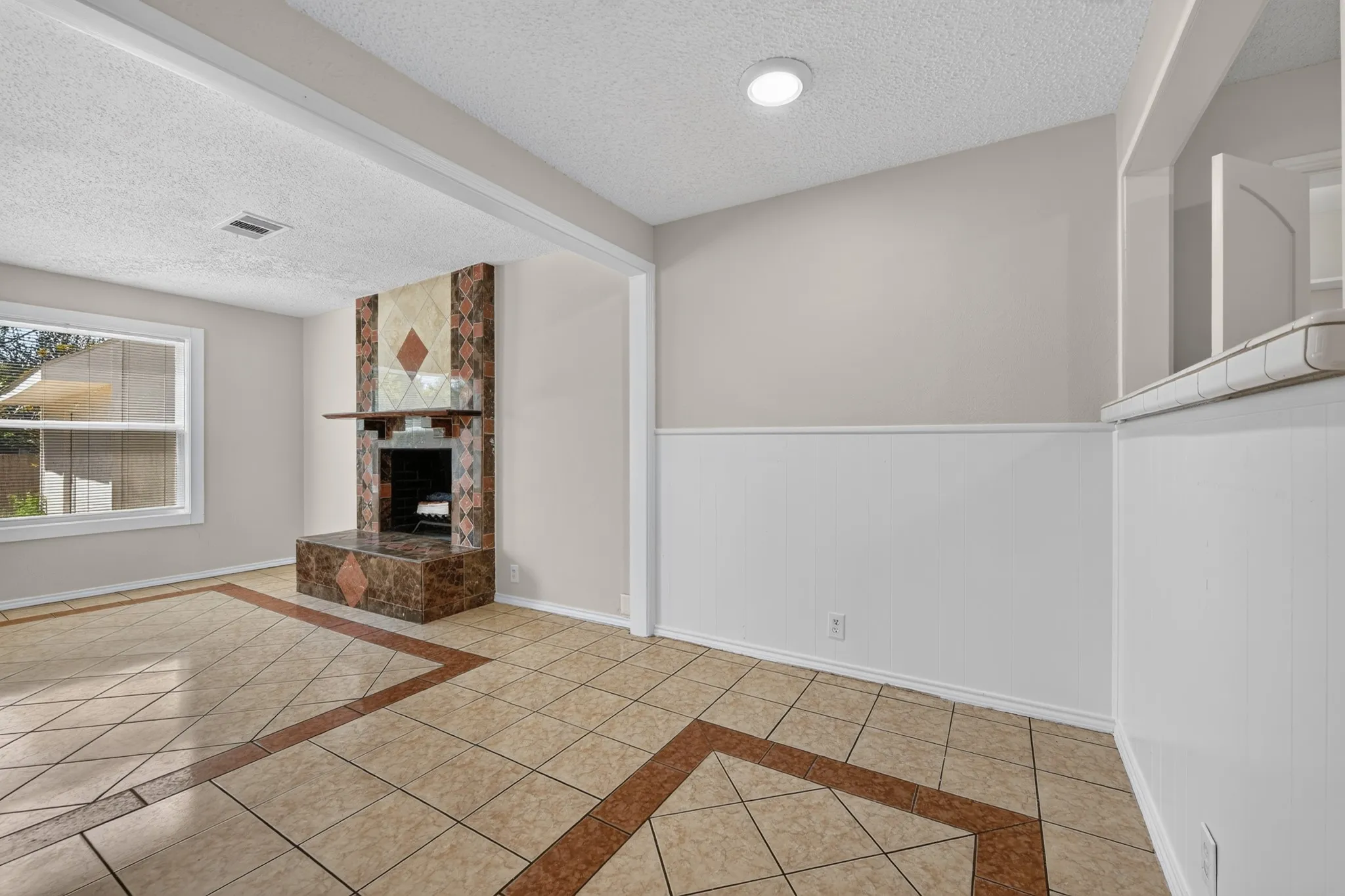 Single Family Residence For Rent in Dallas County , 2358 Norwood Drive, Dallas, Texas 75228, 3 Bedroom, 1 Bathroom, Garage spaces, 1,112 Sqft, built in 1952, mls#21368154, Real Estate Agent in Dallas, Homes For Rent in Dallas county, Homes For Rent in Dallas, Realtor in Dallas Texas, Real Estate Brokerage Independent Realty Texas, Luminita Cordes Realtor