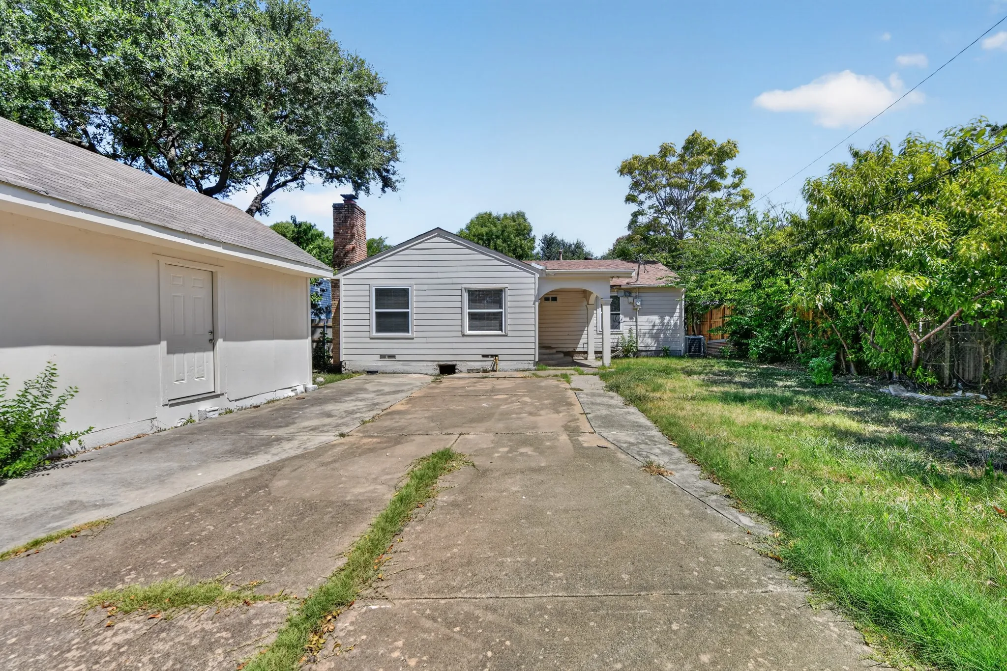 Single Family Residence For Rent in Dallas County , 2358 Norwood Drive, Dallas, Texas 75228, 3 Bedroom, 1 Bathroom, Garage spaces, 1,112 Sqft, built in 1952, mls#21368154, Real Estate Agent in Dallas, Homes For Rent in Dallas county, Homes For Rent in Dallas, Realtor in Dallas Texas, Real Estate Brokerage Independent Realty Texas, Luminita Cordes Realtor