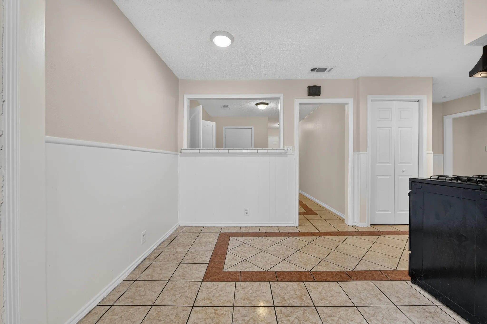 Single Family Residence For Rent in Dallas County , 2358 Norwood Drive, Dallas, Texas 75228, 3 Bedroom, 1 Bathroom, Garage spaces, 1,112 Sqft, built in 1952, mls#21368154, Real Estate Agent in Dallas, Homes For Rent in Dallas county, Homes For Rent in Dallas, Realtor in Dallas Texas, Real Estate Brokerage Independent Realty Texas, Luminita Cordes Realtor