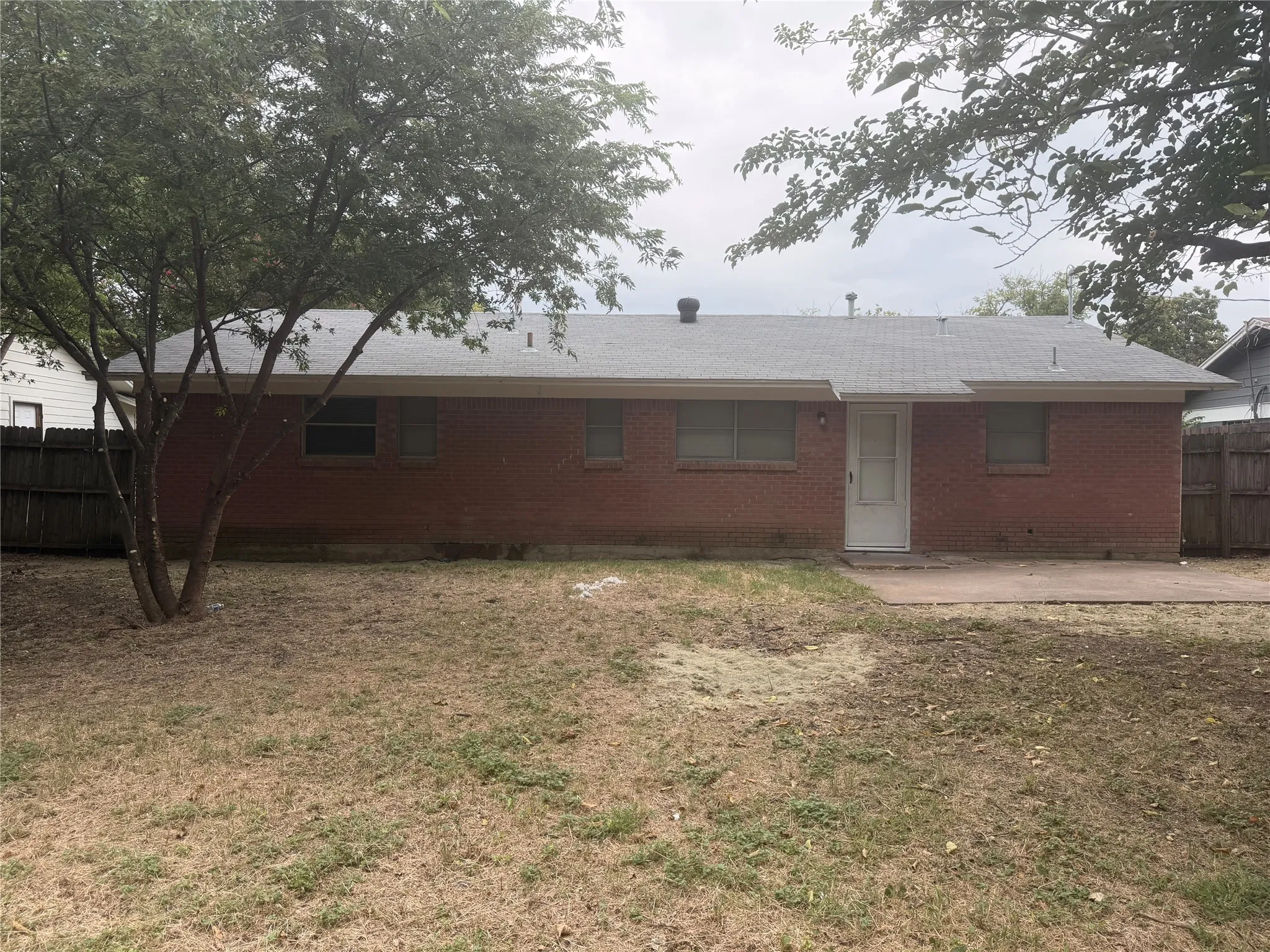 Single Family Residence For Rent in Tarrant County , 6541 Avalon, Watauga, Texas 76148, 3 Bedroom, 2 Bathroom, 1 Garage spaces, 1,549 Sqft, built in 1961, mls#21368156, Real Estate Agent in Watauga, Homes For Rent in Tarrant county, Homes For Rent in Watauga, Realtor in Watauga Texas, Real Estate Brokerage Independent Realty Texas, Luminita Cordes Realtor