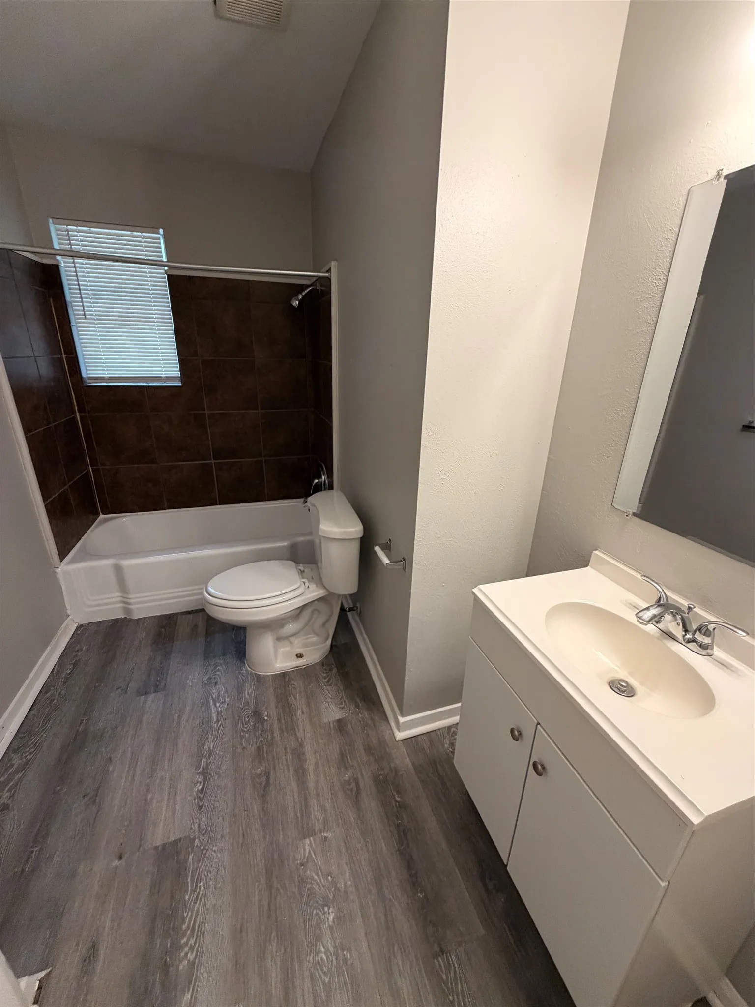 Single Family Residence For Rent in Tarrant County , 6541 Avalon, Watauga, Texas 76148, 3 Bedroom, 2 Bathroom, 1 Garage spaces, 1,549 Sqft, built in 1961, mls#21368156, Real Estate Agent in Watauga, Homes For Rent in Tarrant county, Homes For Rent in Watauga, Realtor in Watauga Texas, Real Estate Brokerage Independent Realty Texas, Luminita Cordes Realtor