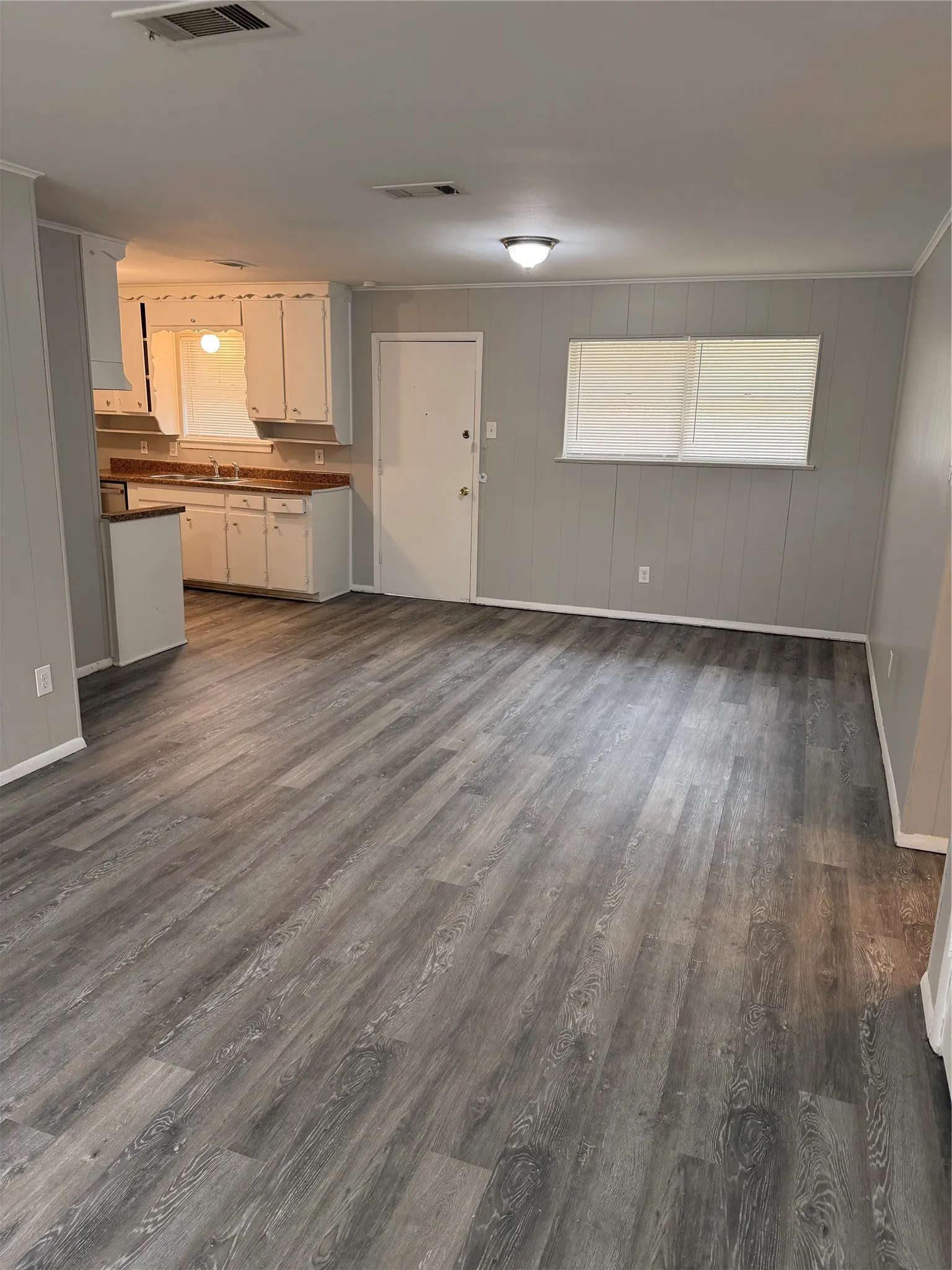 Single Family Residence For Rent in Tarrant County , 6541 Avalon, Watauga, Texas 76148, 3 Bedroom, 2 Bathroom, 1 Garage spaces, 1,549 Sqft, built in 1961, mls#21368156, Real Estate Agent in Watauga, Homes For Rent in Tarrant county, Homes For Rent in Watauga, Realtor in Watauga Texas, Real Estate Brokerage Independent Realty Texas, Luminita Cordes Realtor