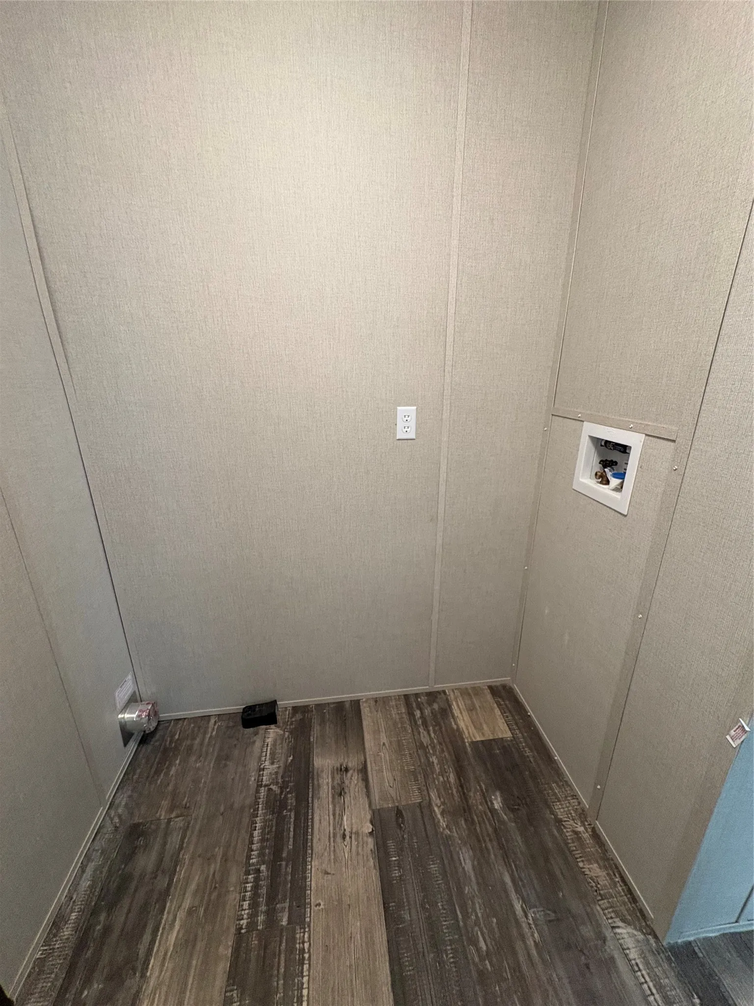 Manufactured Home For Sale in Hood County , 6806 Blue Ridge Road, Weatherford, Texas 76087, 2 Bedroom, 2 Bathroom, Garage spaces, 960 Sqft, built in 2023, mls#21367366, Real Estate Agent in Weatherford, Homes For Sale in Hood county, Homes For Sale in Weatherford, Realtor in Weatherford Texas, Real Estate Brokerage Independent Realty Texas, Luminita Cordes Realtor