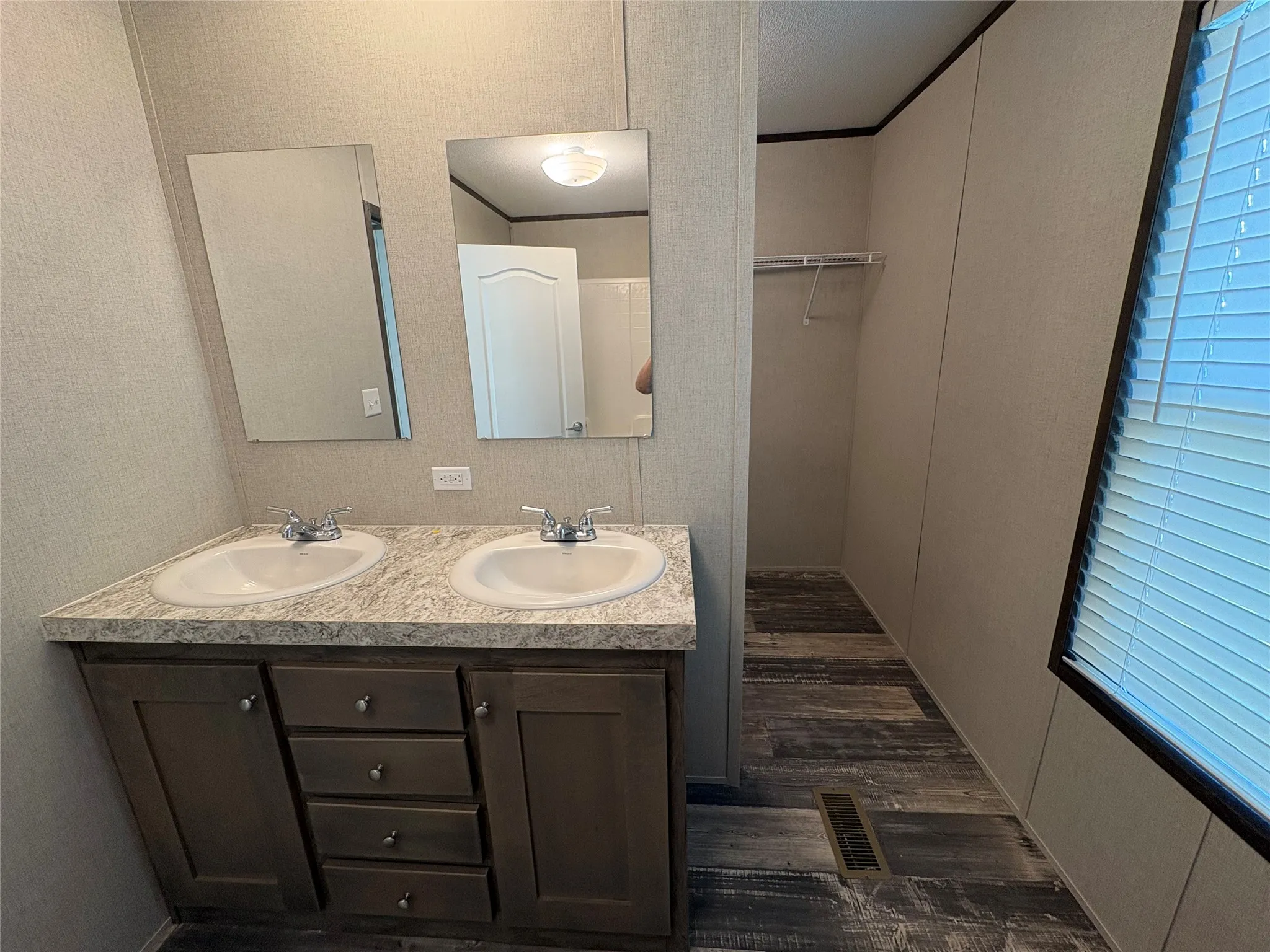 Manufactured Home For Sale in Hood County , 6806 Blue Ridge Road, Weatherford, Texas 76087, 2 Bedroom, 2 Bathroom, Garage spaces, 960 Sqft, built in 2023, mls#21367366, Real Estate Agent in Weatherford, Homes For Sale in Hood county, Homes For Sale in Weatherford, Realtor in Weatherford Texas, Real Estate Brokerage Independent Realty Texas, Luminita Cordes Realtor