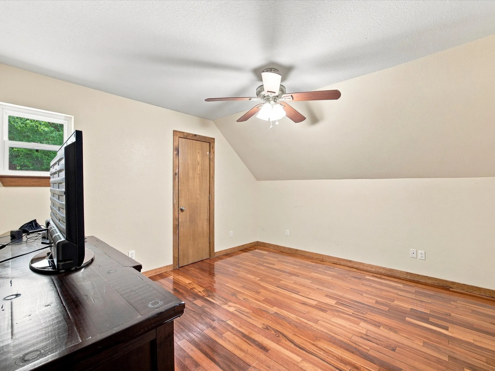 Single Family Residence For Sale in Ellis County , 113 Oak Branch Court, Waxahachie, Texas 75167, 4 Bedroom, 4 Bathroom, 2 Garage spaces, 2,833 Sqft, built in 1999, mls#21368163, Real Estate Agent in Waxahachie, Homes For Sale in Ellis county, Homes For Sale in Waxahachie, Realtor in Waxahachie Texas, Real Estate Brokerage Independent Realty Texas, Luminita Cordes Realtor
