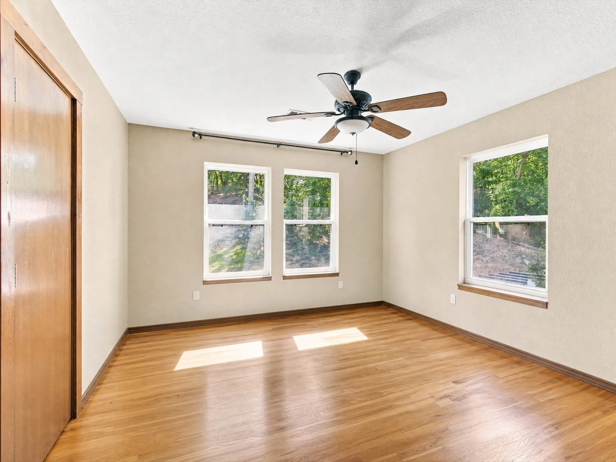 Single Family Residence For Sale in Ellis County , 113 Oak Branch Court, Waxahachie, Texas 75167, 4 Bedroom, 4 Bathroom, 2 Garage spaces, 2,833 Sqft, built in 1999, mls#21368163, Real Estate Agent in Waxahachie, Homes For Sale in Ellis county, Homes For Sale in Waxahachie, Realtor in Waxahachie Texas, Real Estate Brokerage Independent Realty Texas, Luminita Cordes Realtor