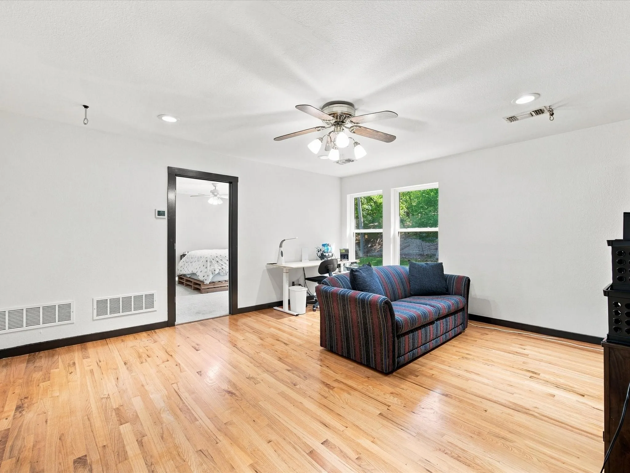 Single Family Residence For Sale in Ellis County , 113 Oak Branch Court, Waxahachie, Texas 75167, 4 Bedroom, 4 Bathroom, 2 Garage spaces, 2,833 Sqft, built in 1999, mls#21368163, Real Estate Agent in Waxahachie, Homes For Sale in Ellis county, Homes For Sale in Waxahachie, Realtor in Waxahachie Texas, Real Estate Brokerage Independent Realty Texas, Luminita Cordes Realtor